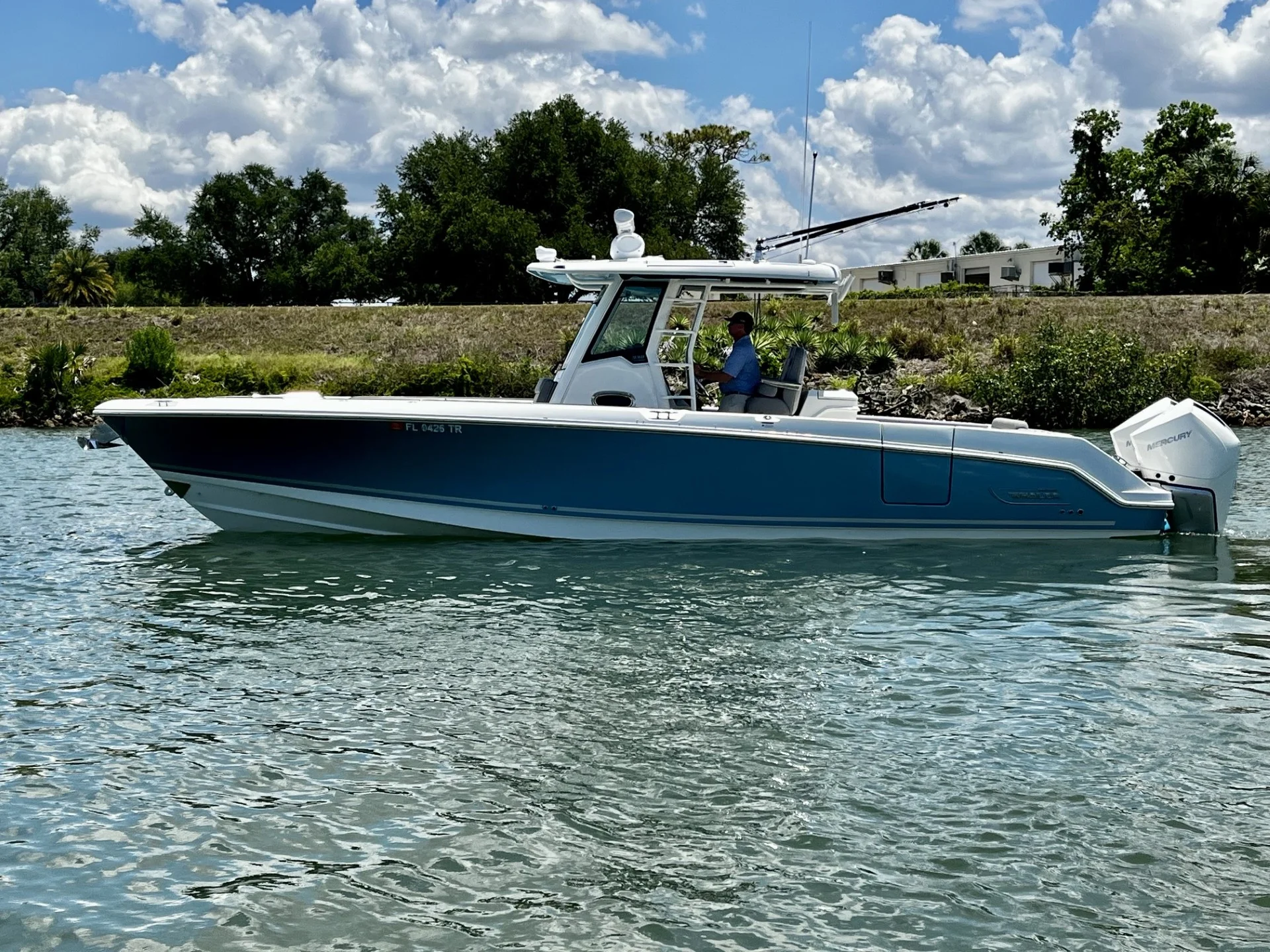 2023 Boston Whaler 330 OUTRAGE Image Thumbnail #7