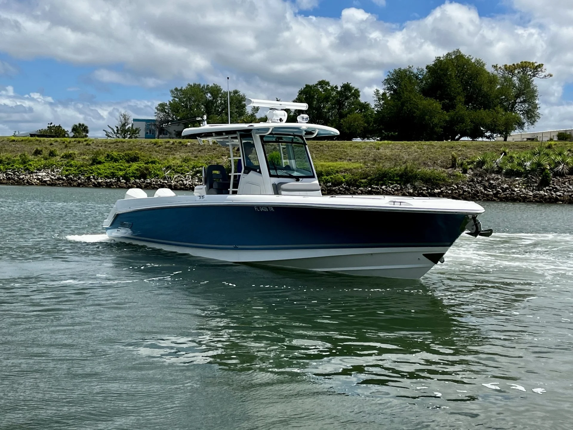 2023 Boston Whaler 330 OUTRAGE Image Thumbnail #3