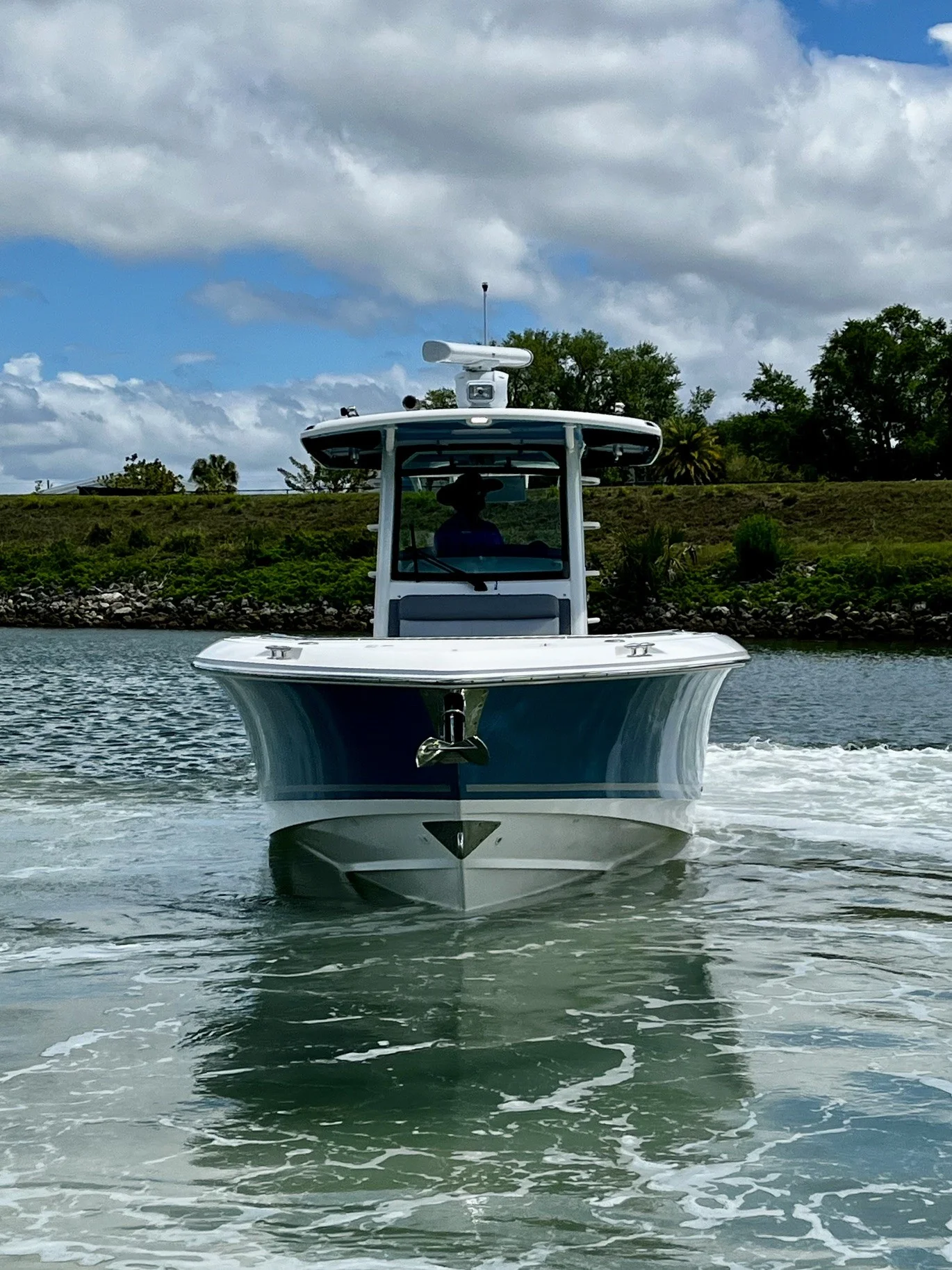 2023 Boston Whaler 330 OUTRAGE Image Thumbnail #4