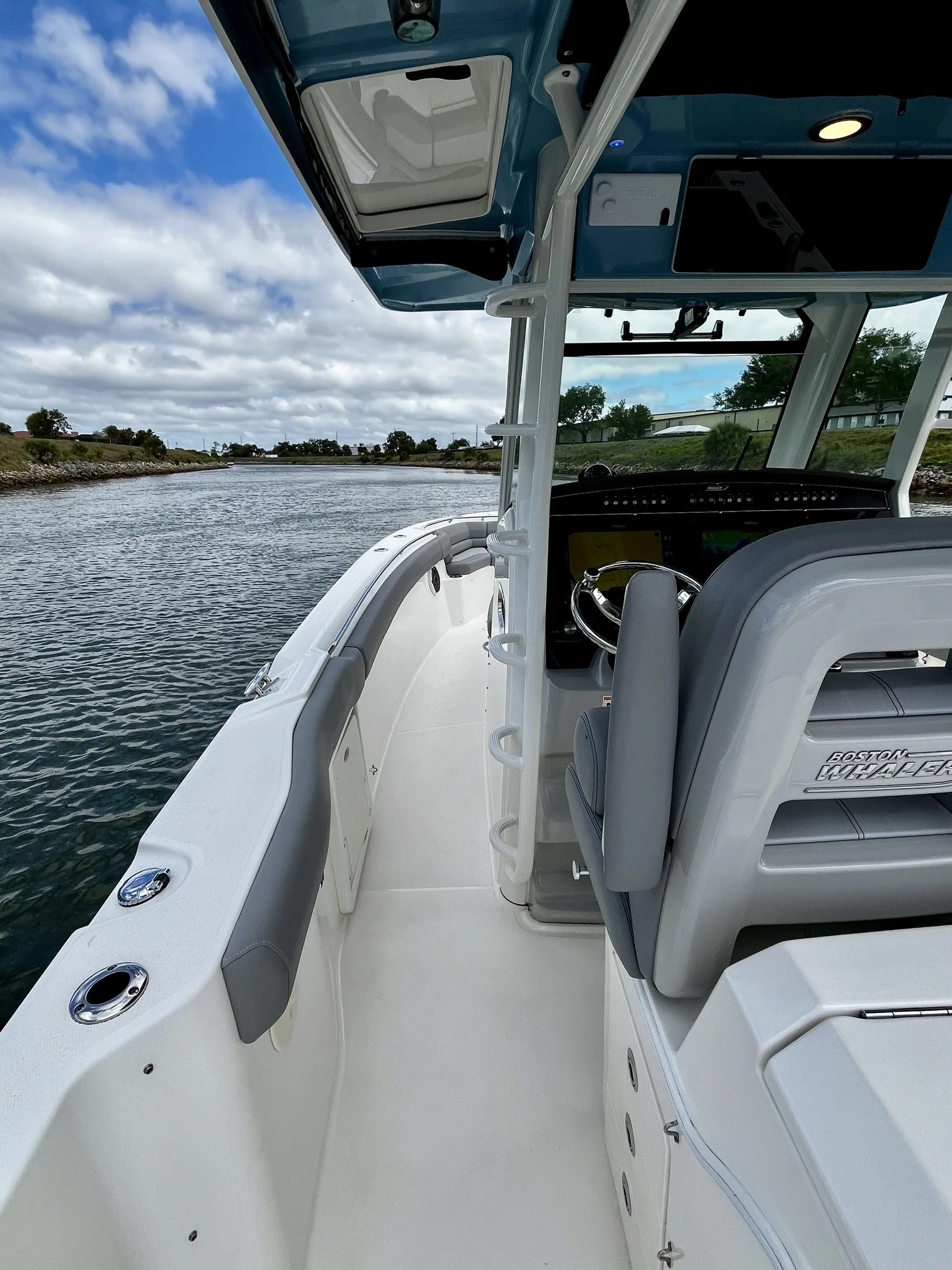 2023 Boston Whaler 330 OUTRAGE Image Thumbnail #26