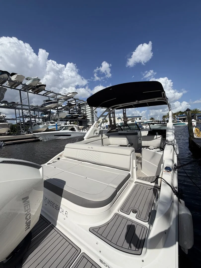 2024 Sea Ray 270 SDX OB Image Thumbnail #14