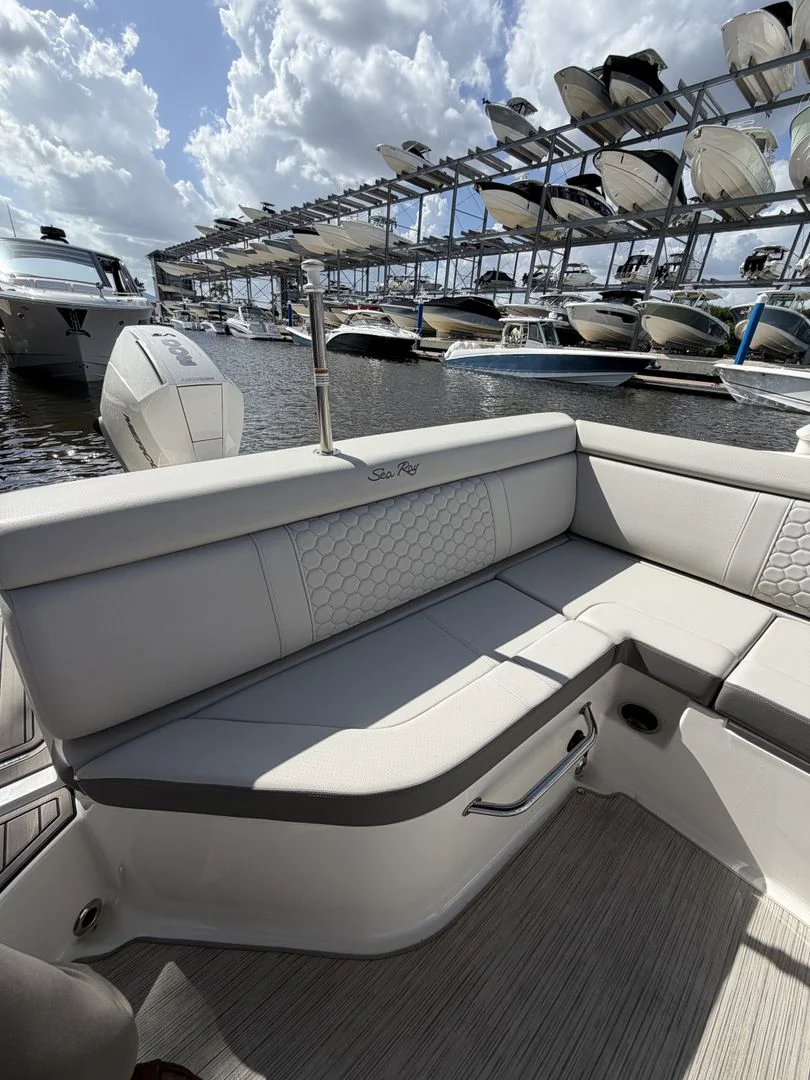 2024 Sea Ray 270 SDX OB Image Thumbnail #16