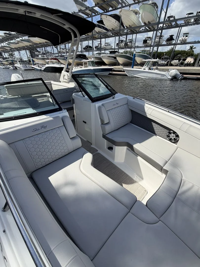 2024 Sea Ray 270 SDX OB Image Thumbnail #8