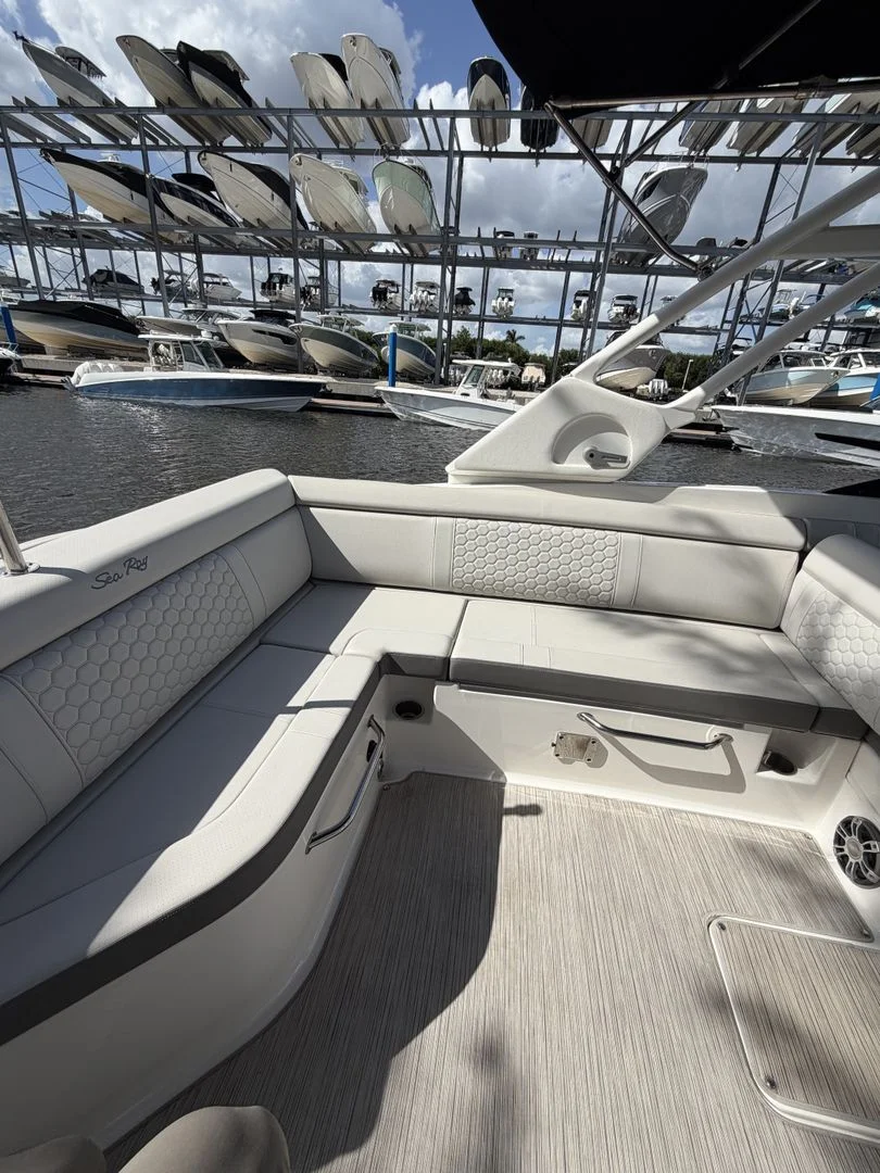 2024 Sea Ray 270 SDX OB Image Thumbnail #15