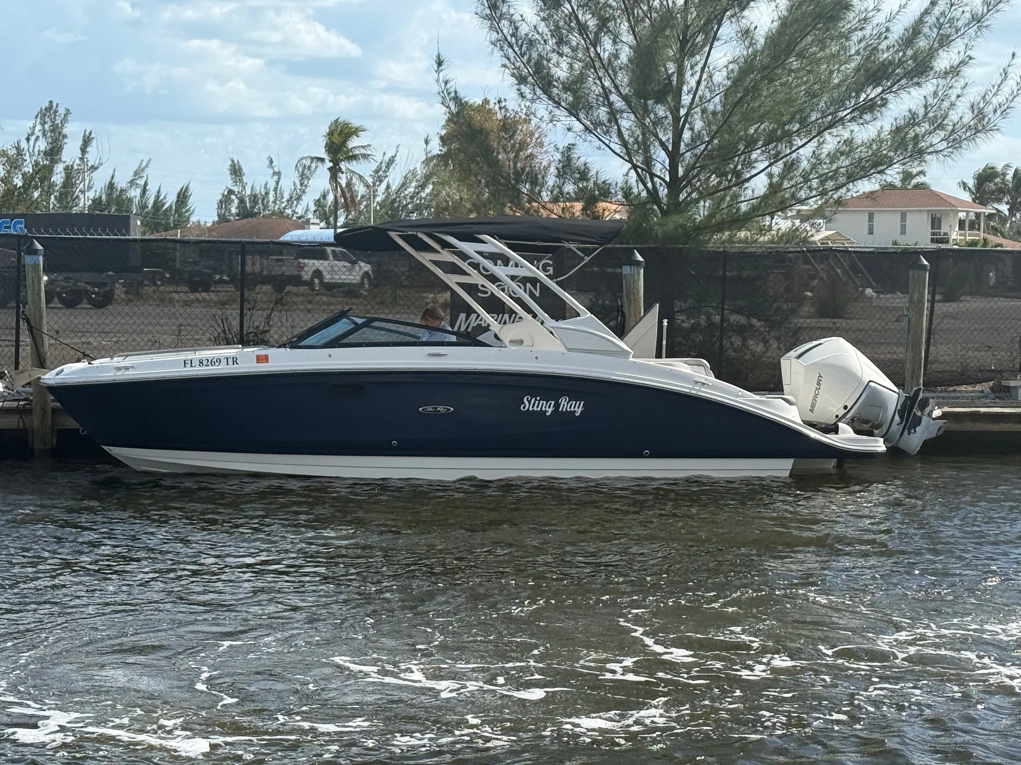 2024 Sea Ray 270 SDX OB Image Thumbnail #3