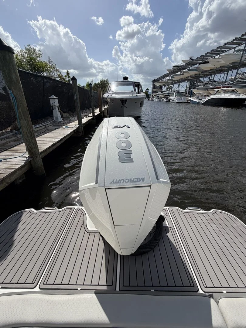 2024 Sea Ray 270 SDX OB Image Thumbnail #18