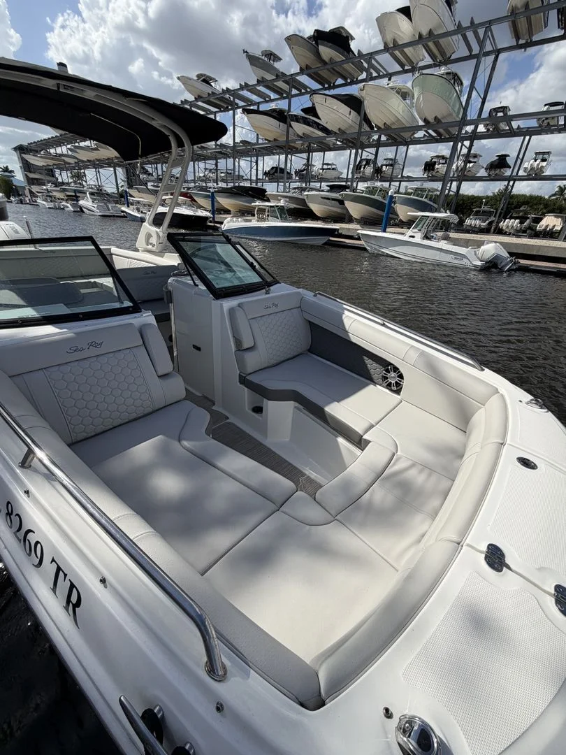 2024 Sea Ray 270 SDX OB Image Thumbnail #7