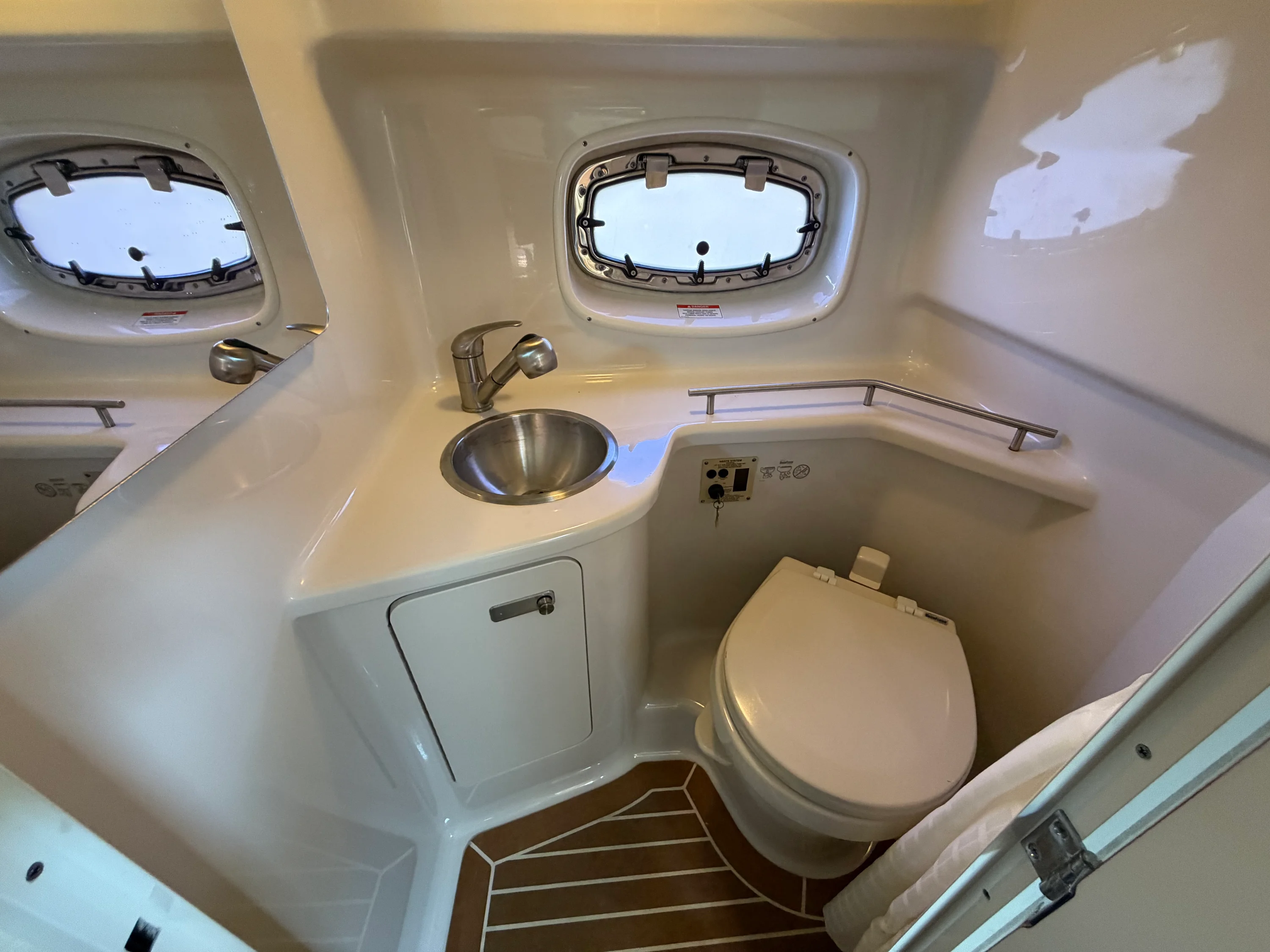 2011 Sea Ray 280 SUNDANCER Image Thumbnail #42