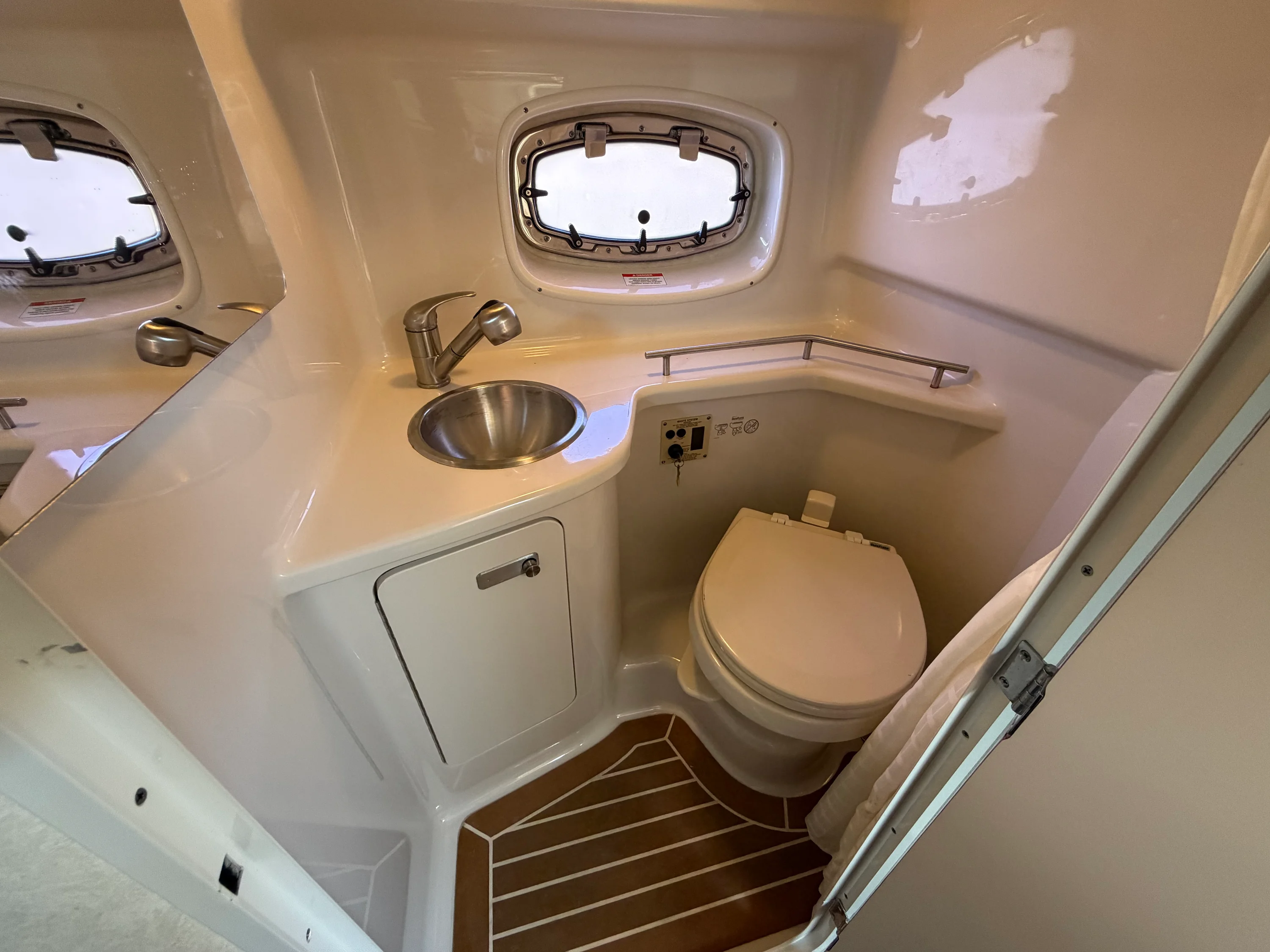 2011 Sea Ray 280 SUNDANCER Image Thumbnail #41