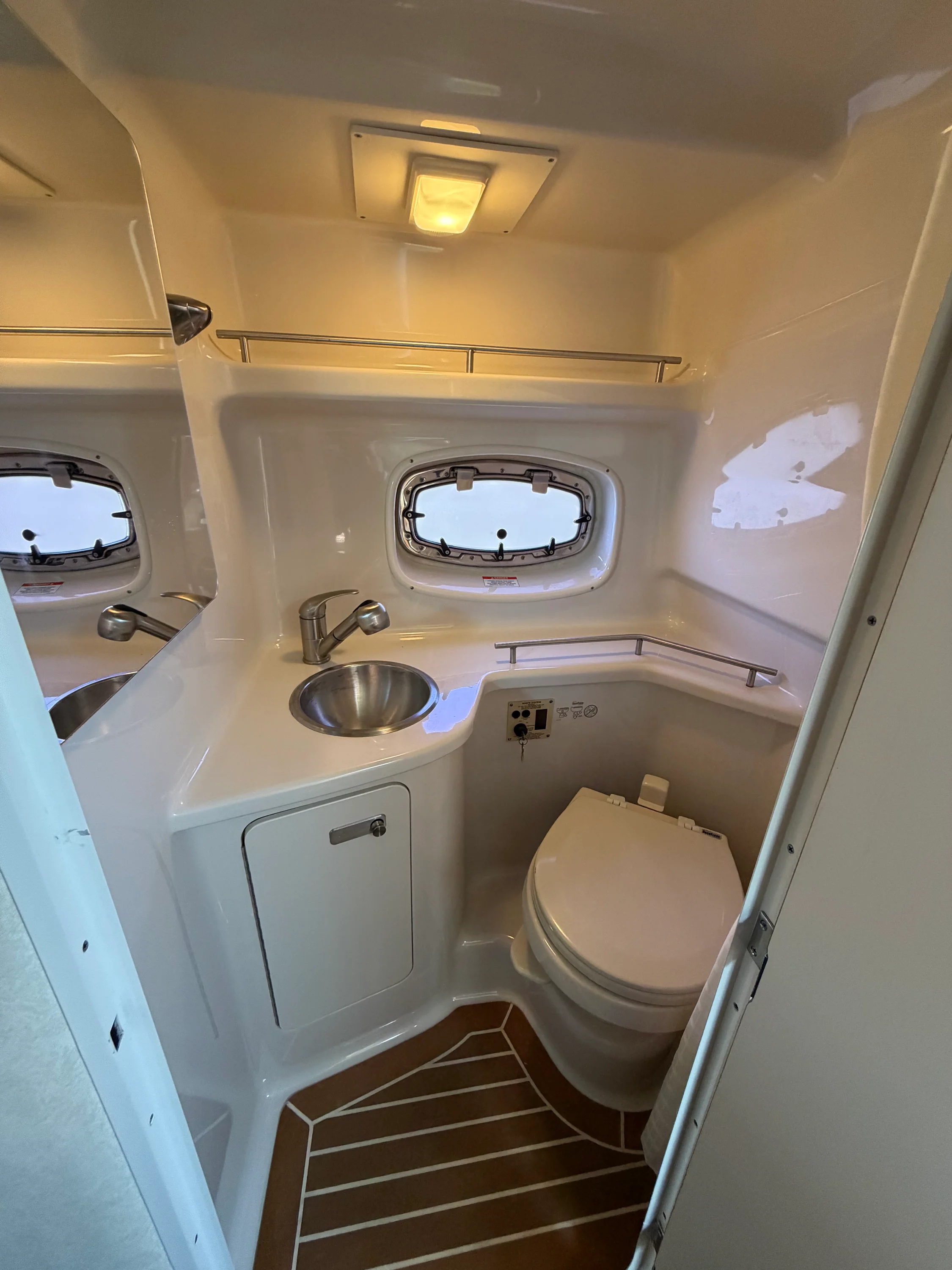 2011 Sea Ray 280 SUNDANCER Image Thumbnail #43