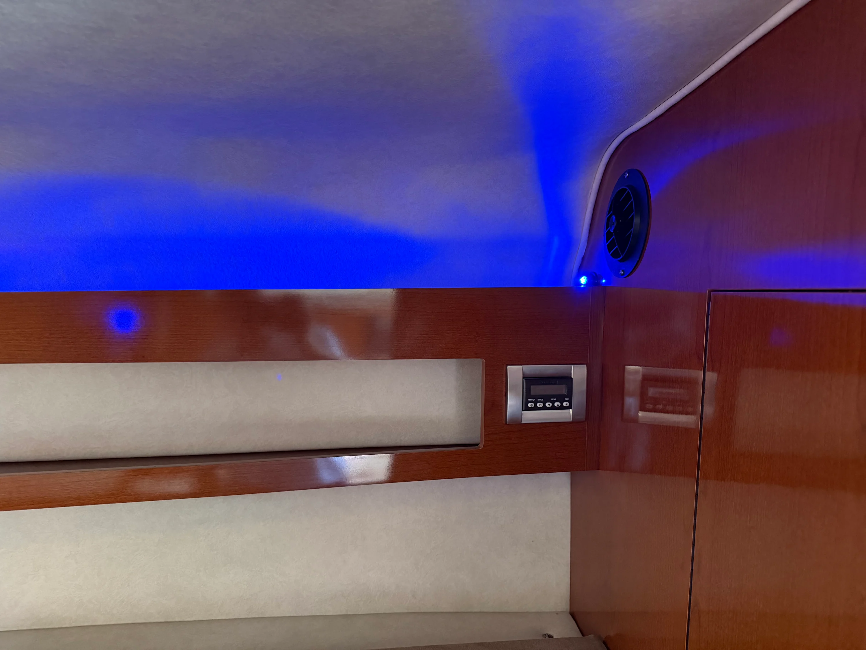 2011 Sea Ray 280 SUNDANCER Image Thumbnail #44