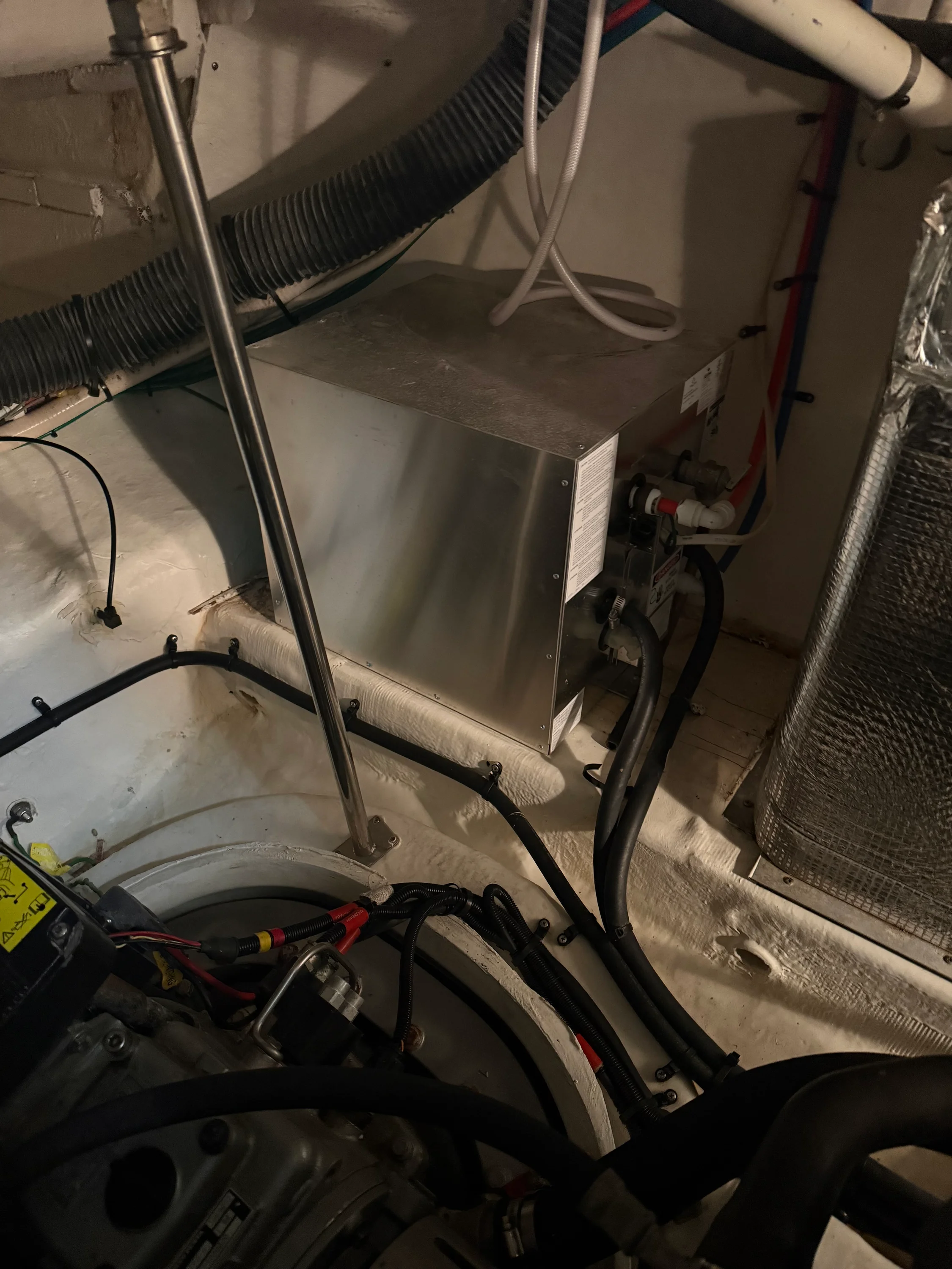 2006 Cruisers Yachts 420 EXPRESS Image Thumbnail #21