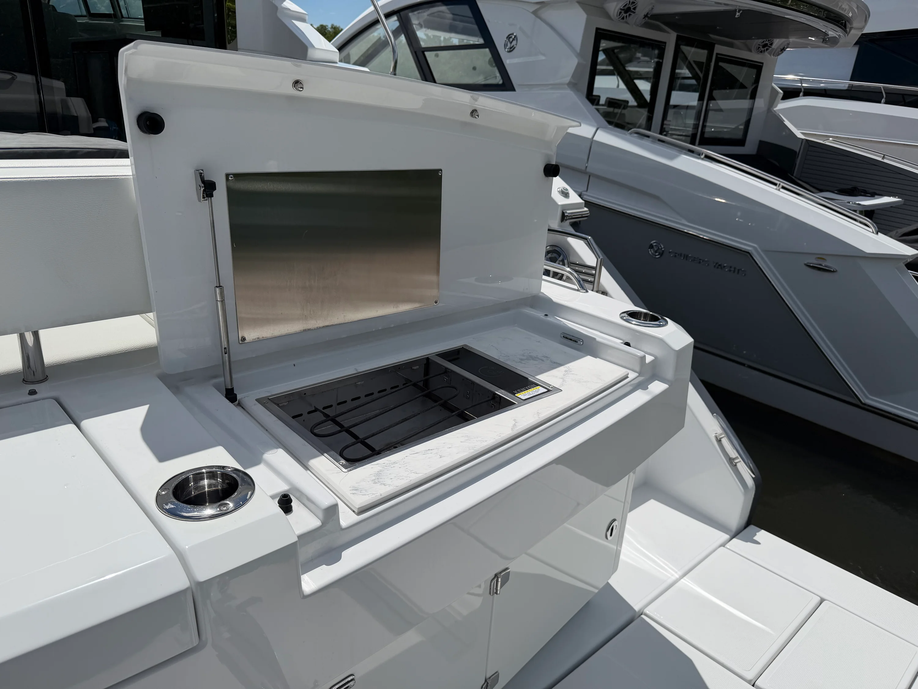 2022 Cruisers Yachts 46 Cantius Image Thumbnail #3