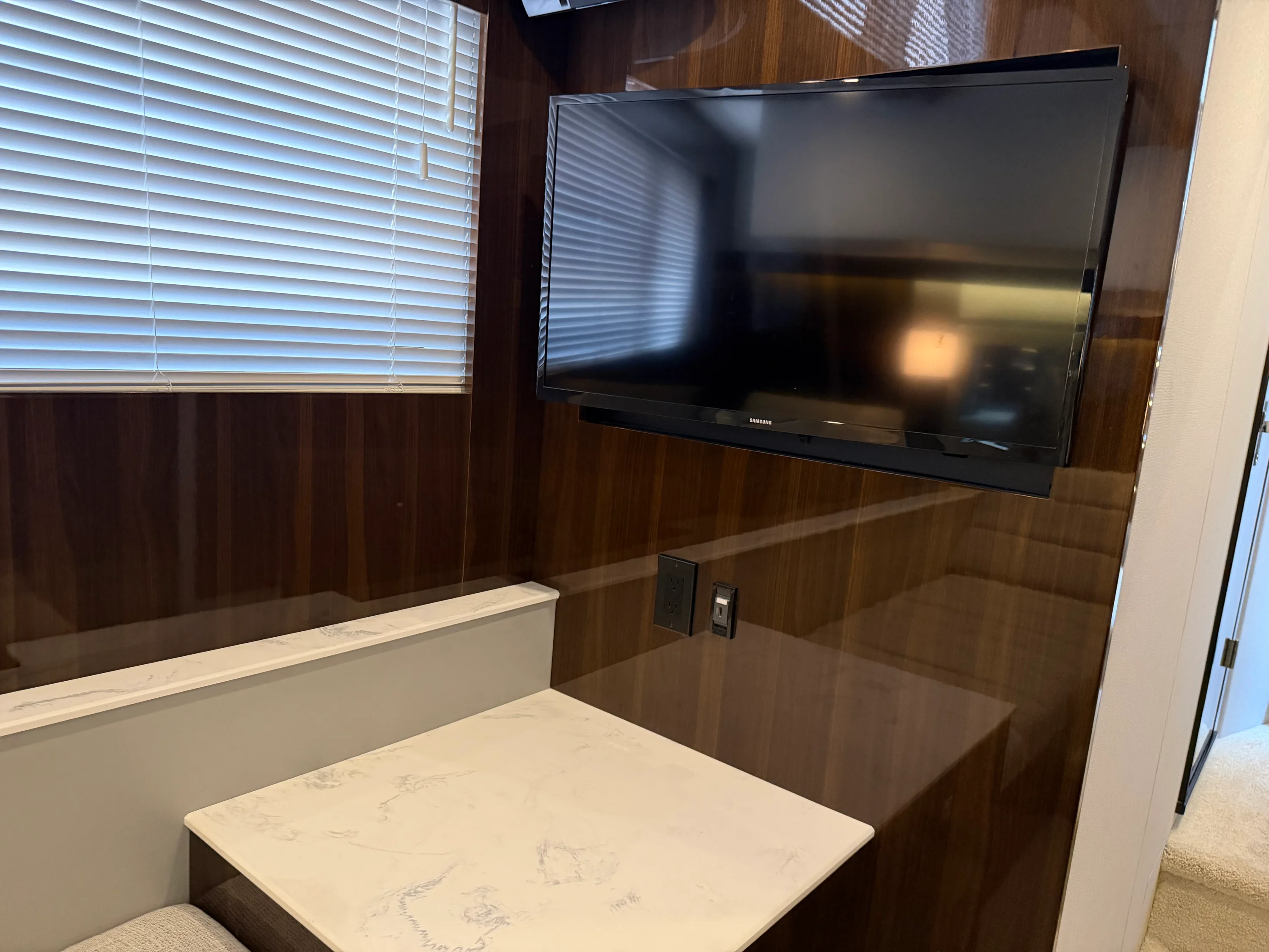 2022 Cruisers Yachts 46 Cantius Image Thumbnail #12