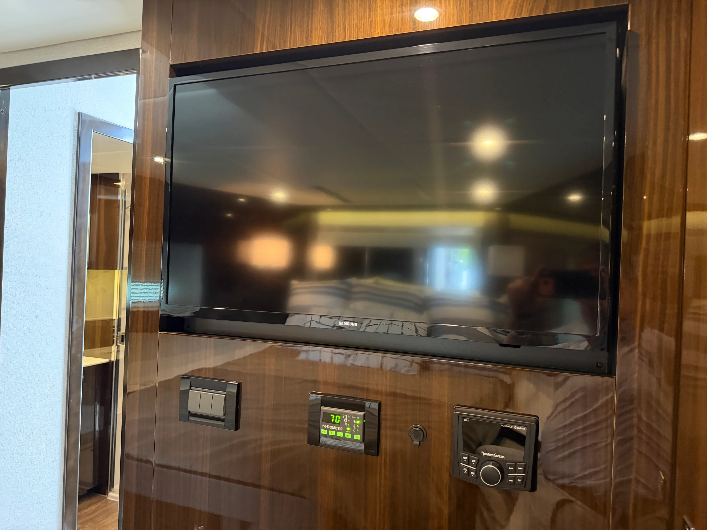 2022 Cruisers Yachts 46 Cantius Image Thumbnail #17