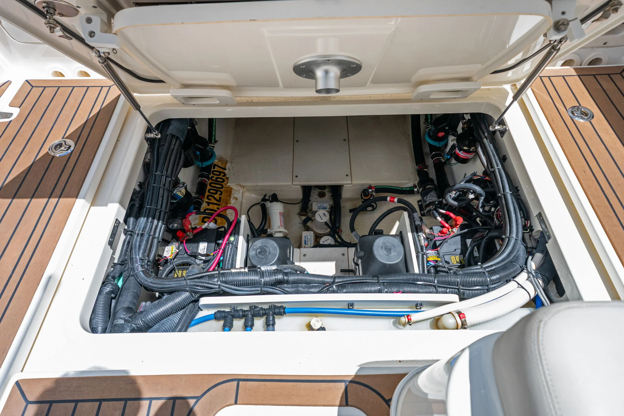 2019 Boston Whaler 320 VANTAGE Image Thumbnail #17