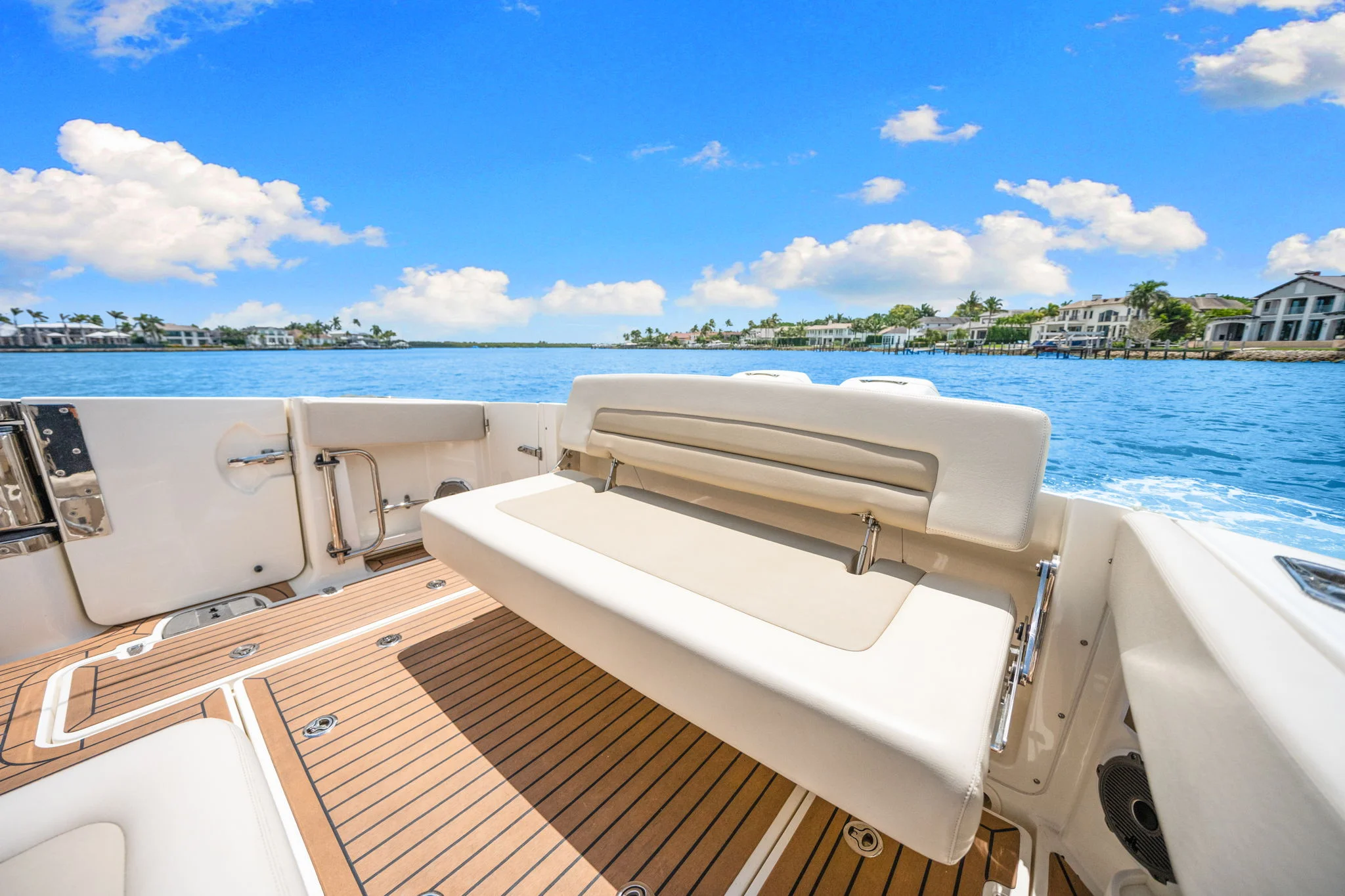 2019 Boston Whaler 320 VANTAGE Image Thumbnail #16