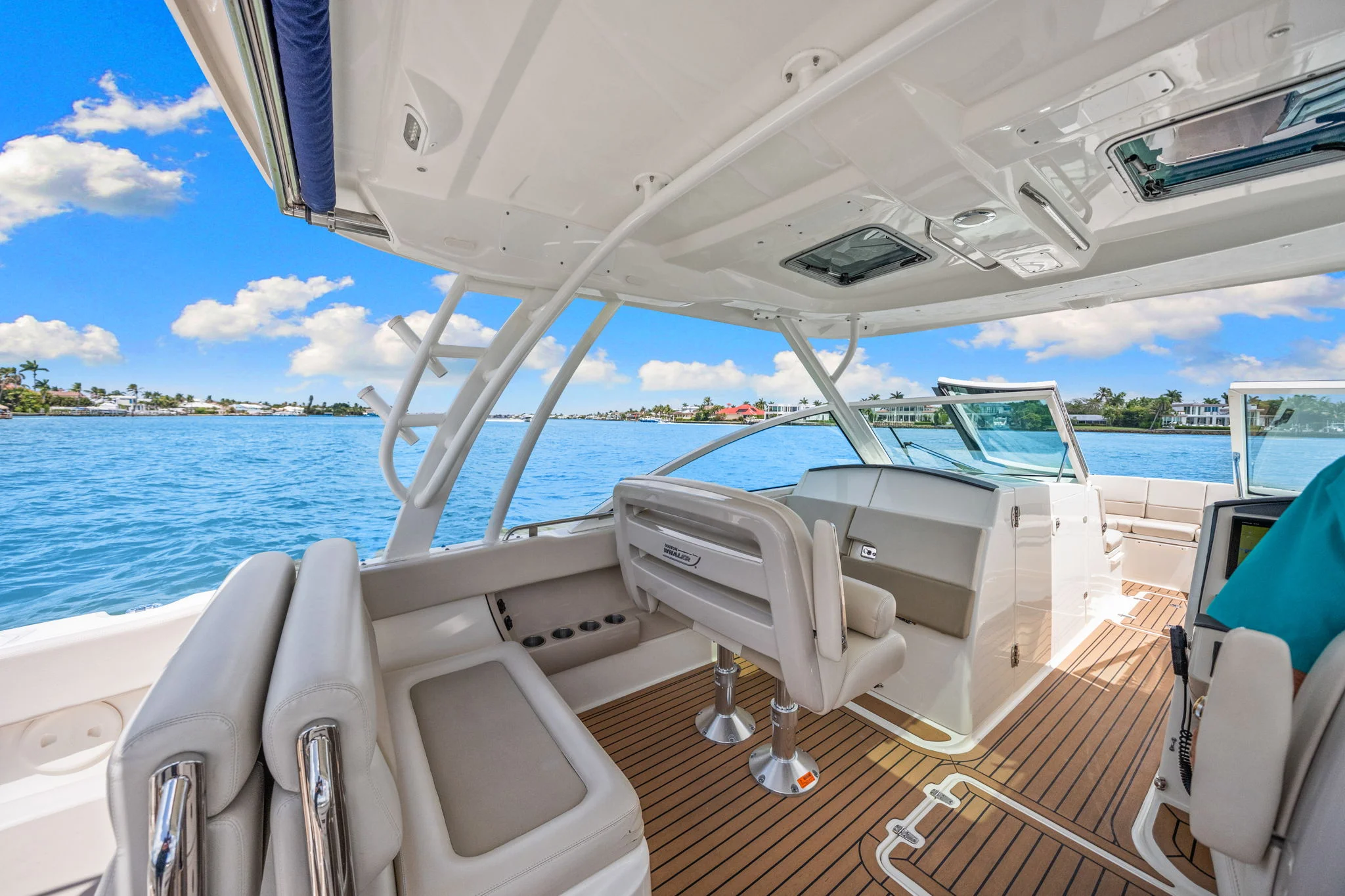 2019 Boston Whaler 320 VANTAGE Image Thumbnail #23