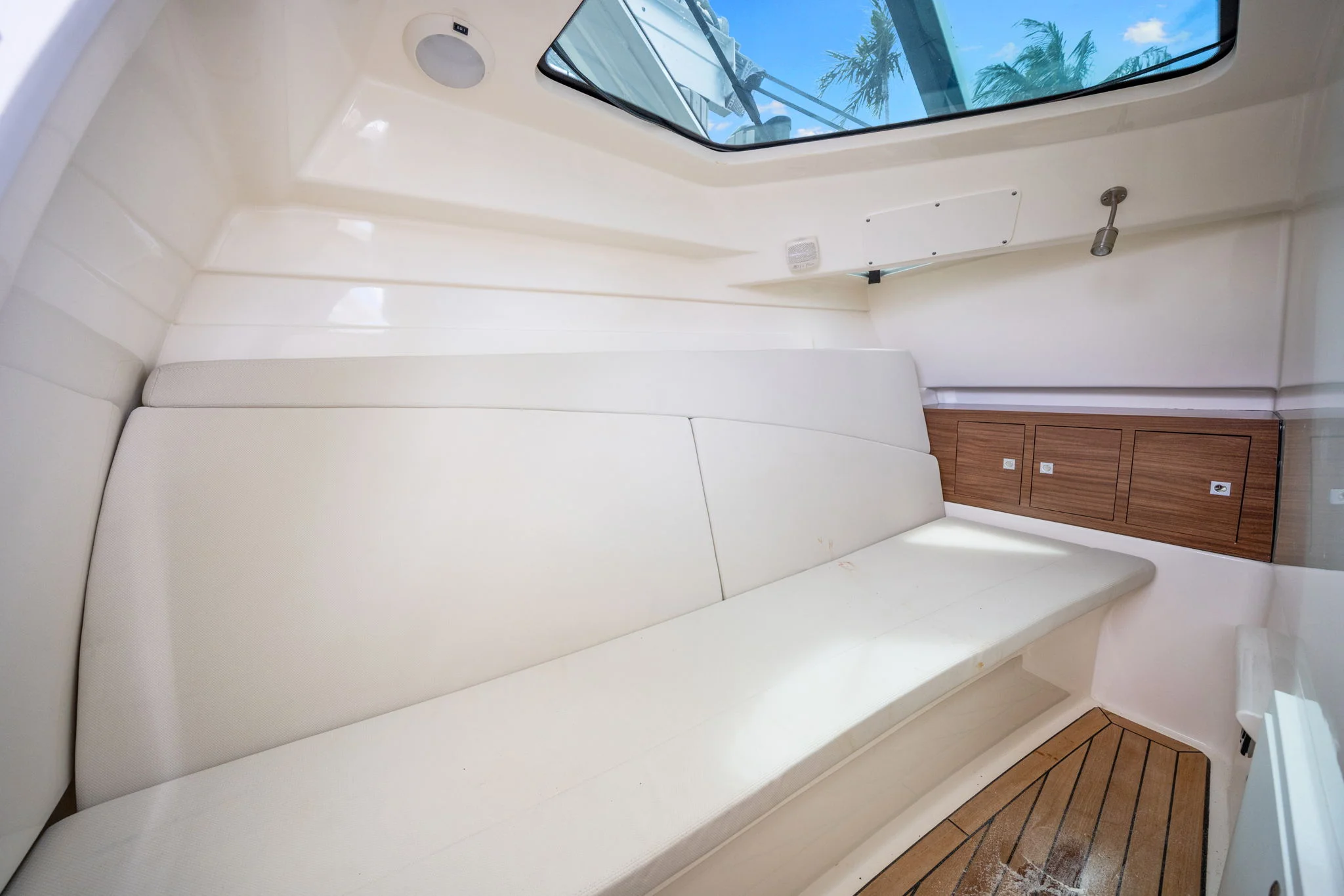 2019 Boston Whaler 320 VANTAGE Image Thumbnail #28