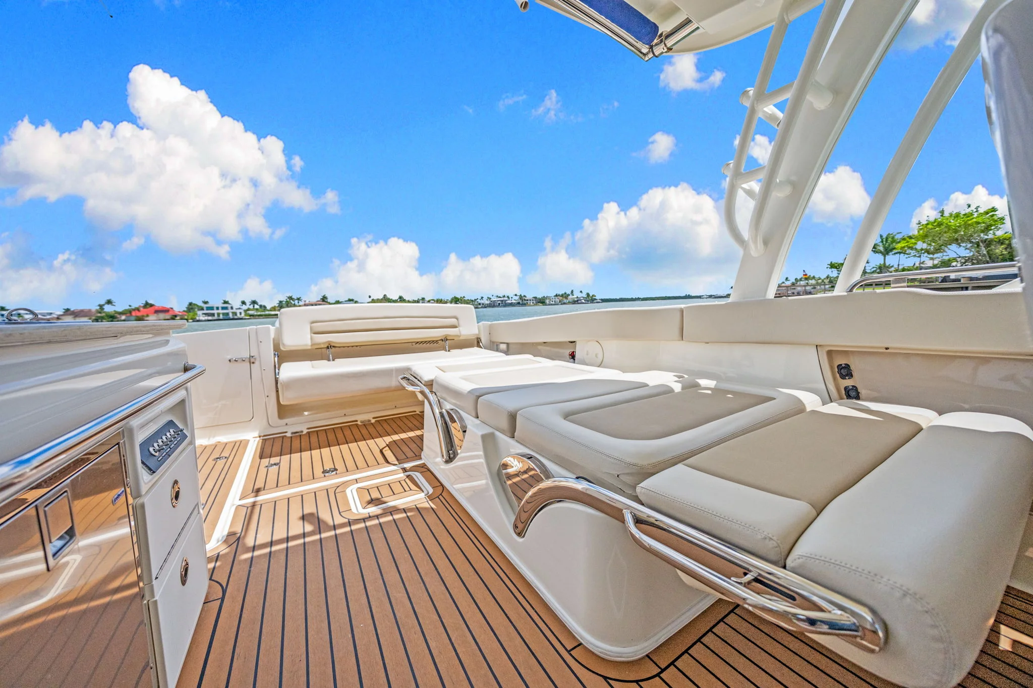 2019 Boston Whaler 320 VANTAGE Image Thumbnail #22