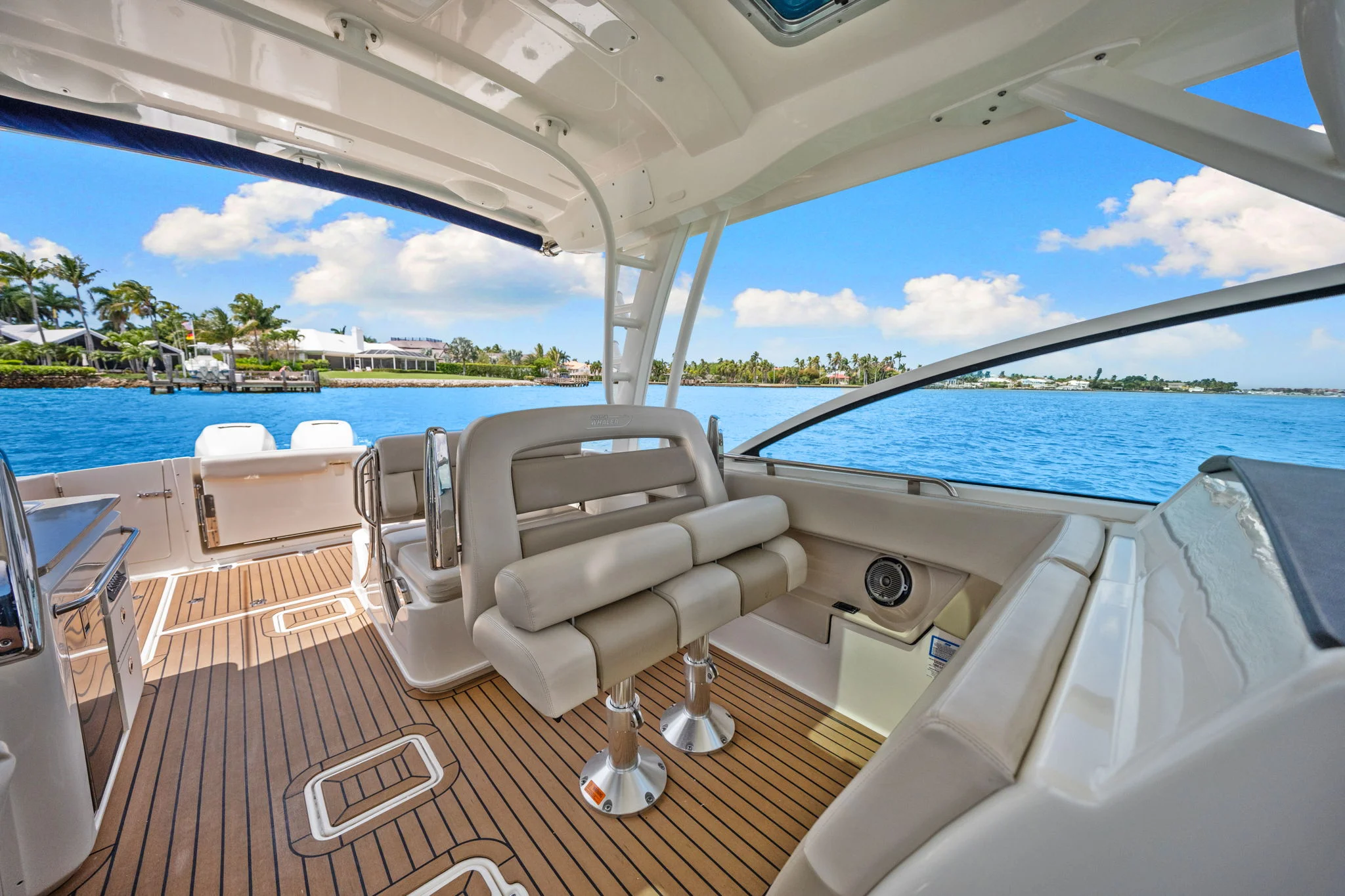 2019 Boston Whaler 320 VANTAGE Image Thumbnail #24