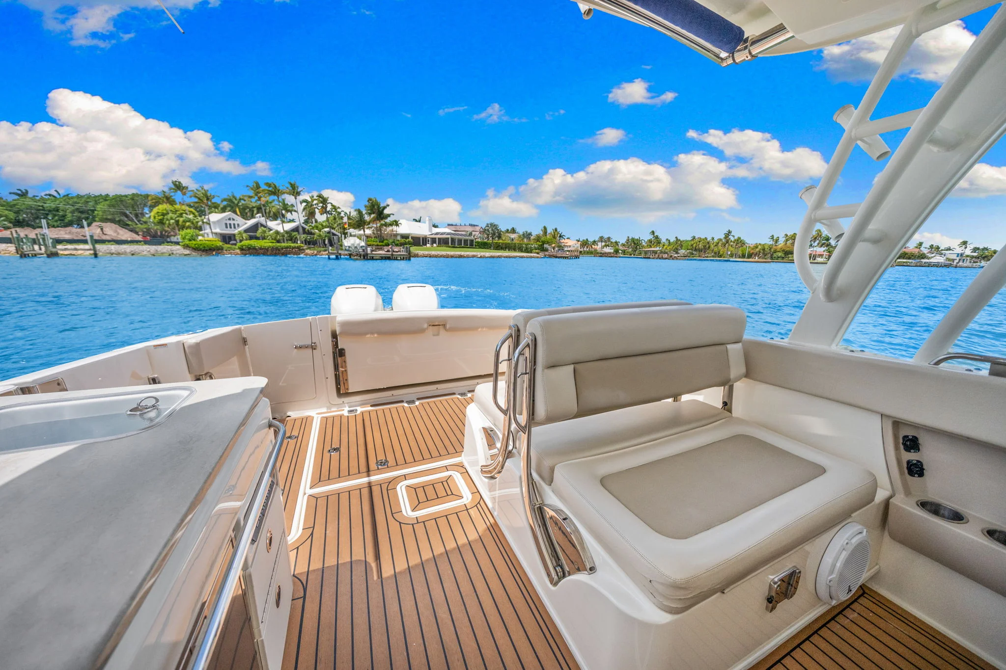 2019 Boston Whaler 320 VANTAGE Image Thumbnail #19