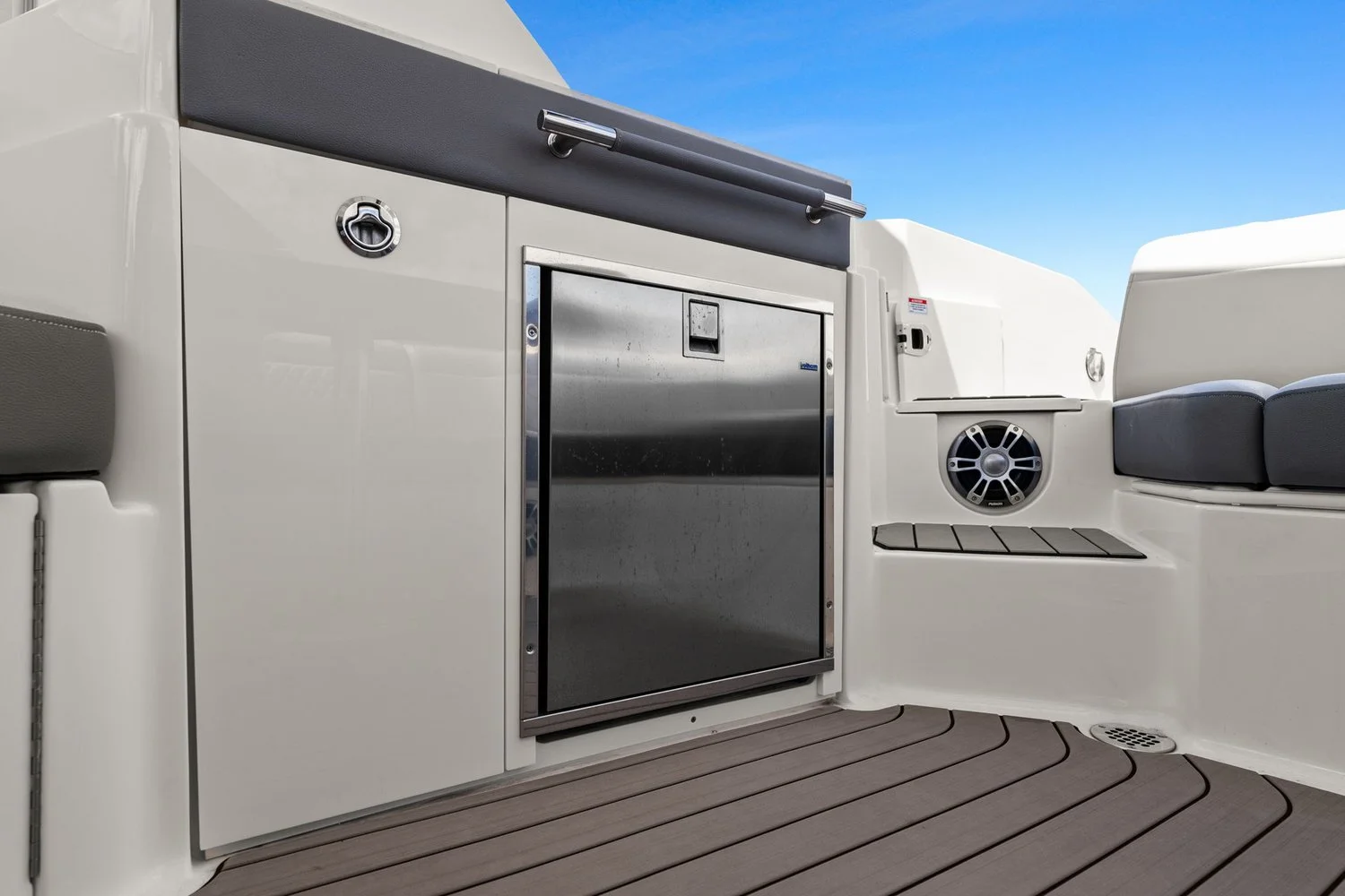 2023 Sea Ray SLX 350 OB Image Thumbnail #41