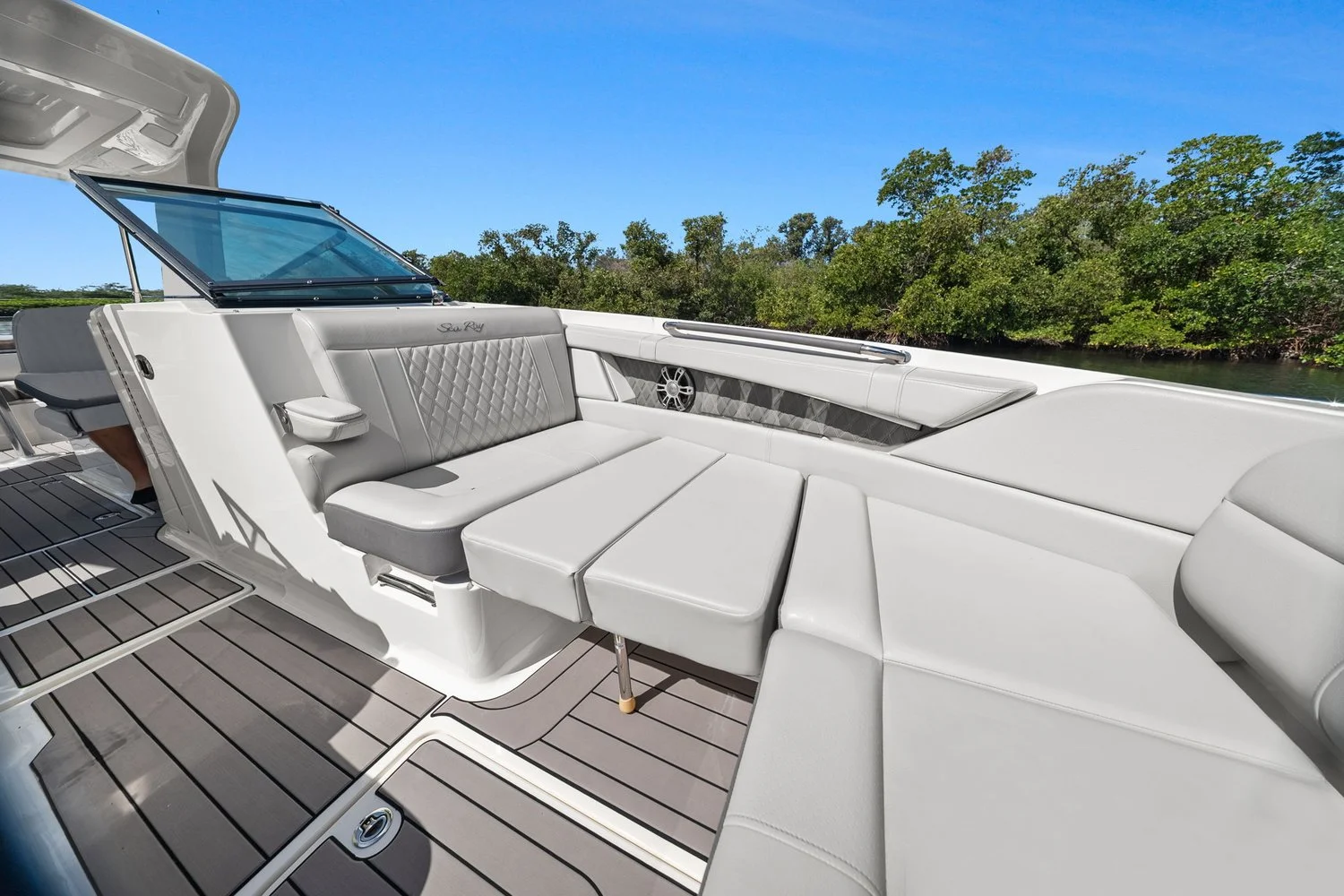 2023 Sea Ray SLX 350 OB Image Thumbnail #21