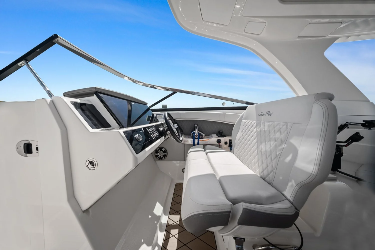 2023 Sea Ray SLX 350 OB Image Thumbnail #40