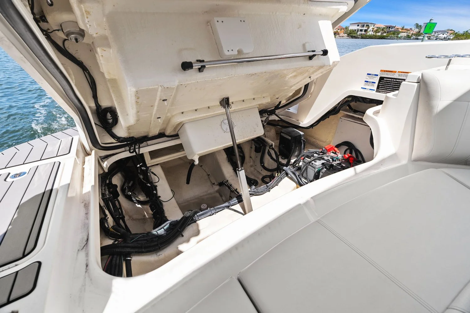 2023 Sea Ray SLX 350 OB Image Thumbnail #45