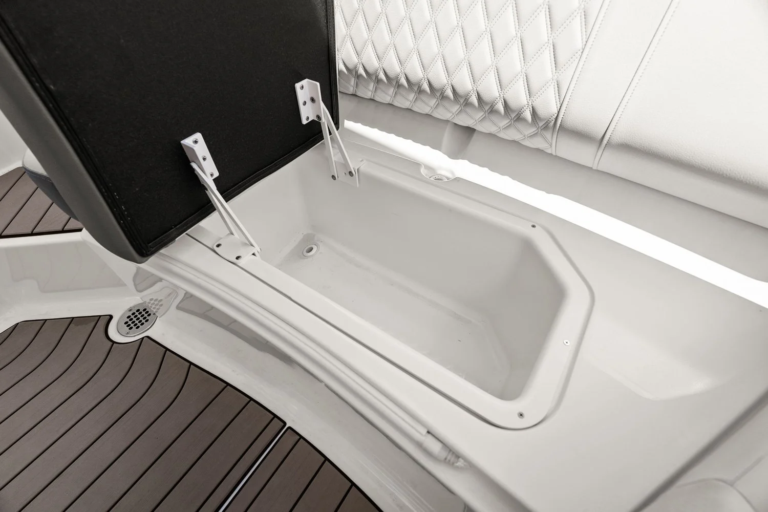 2023 Sea Ray SLX 350 OB Image Thumbnail #44