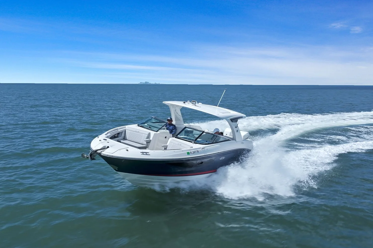 2023 Sea Ray SLX 350 OB Image Thumbnail #15