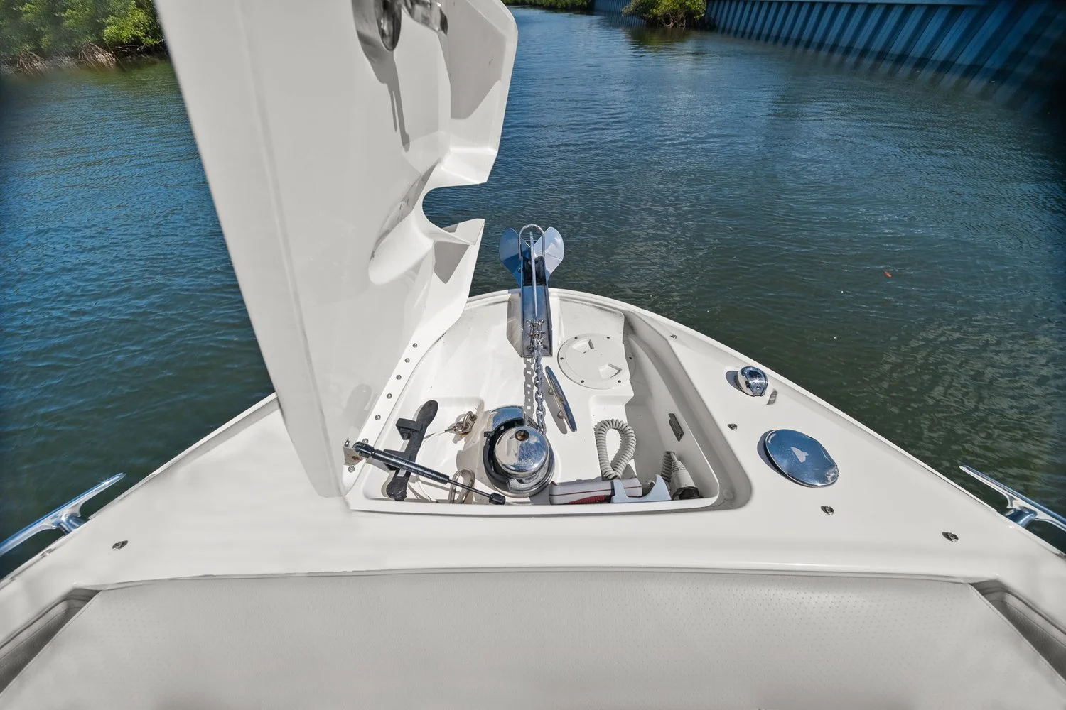 2023 Sea Ray SLX 350 OB Image Thumbnail #23