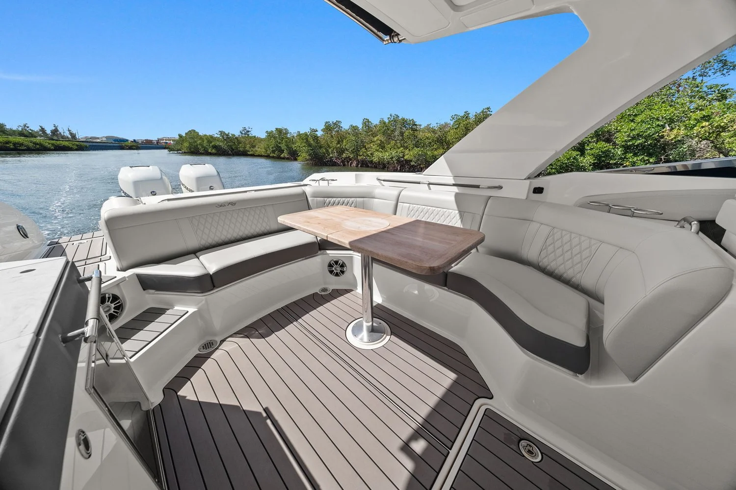 2023 Sea Ray SLX 350 OB Image Thumbnail #25