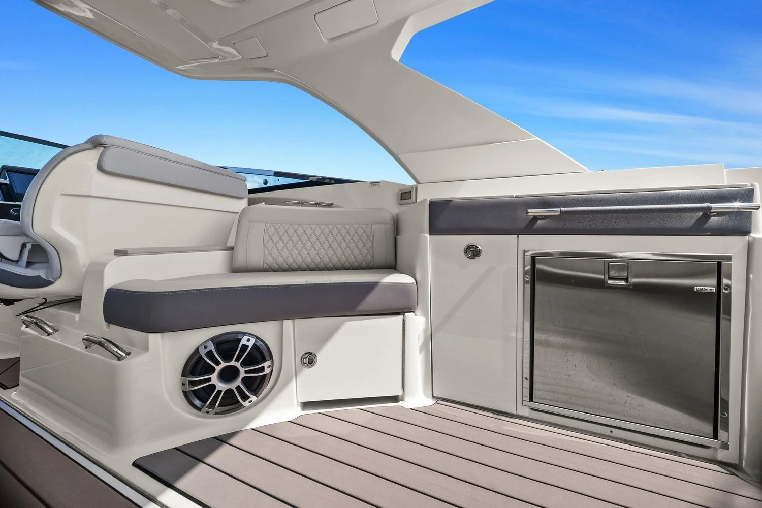 2023 Sea Ray SLX 350 OB Image Thumbnail #29