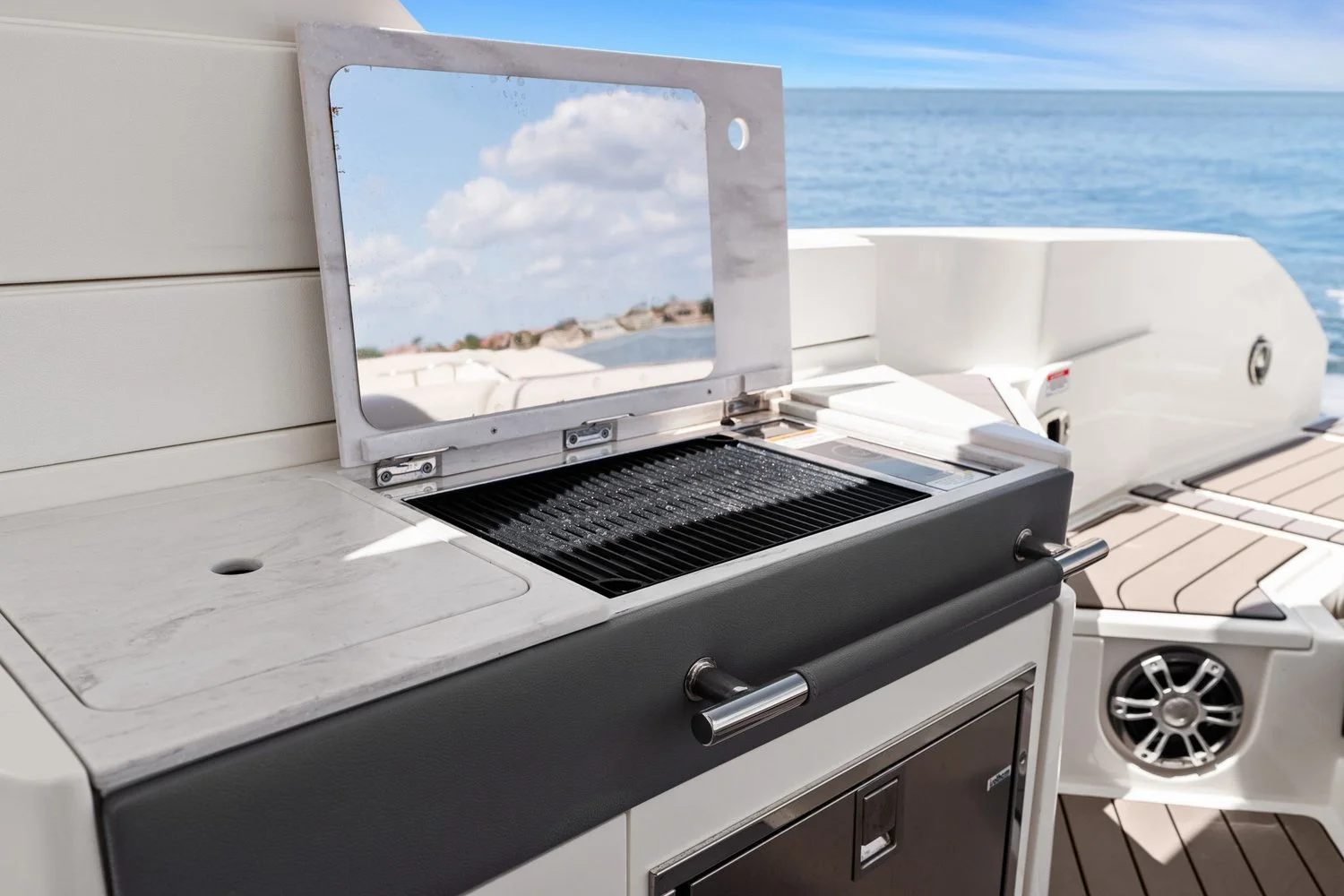 2023 Sea Ray SLX 350 OB Image Thumbnail #43