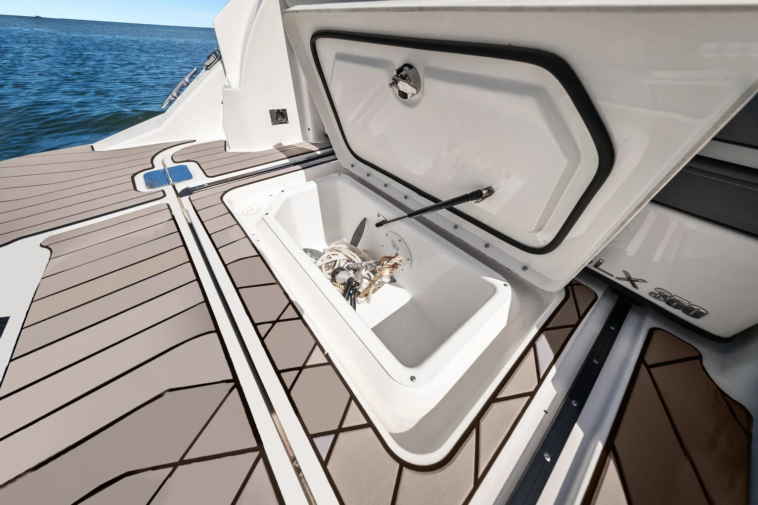 2023 Sea Ray SLX 350 OB Image Thumbnail #34