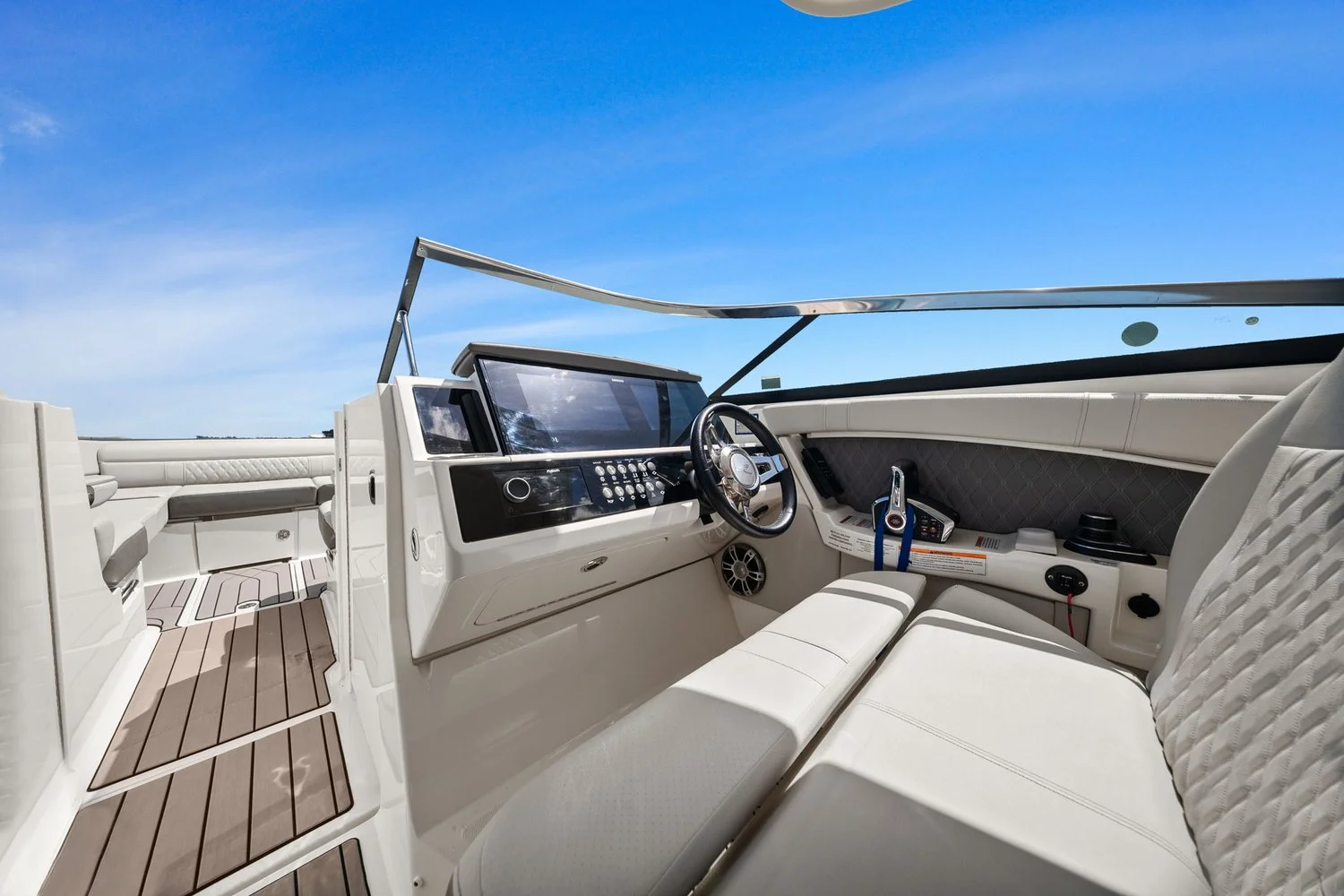 2023 Sea Ray SLX 350 OB Image Thumbnail #39