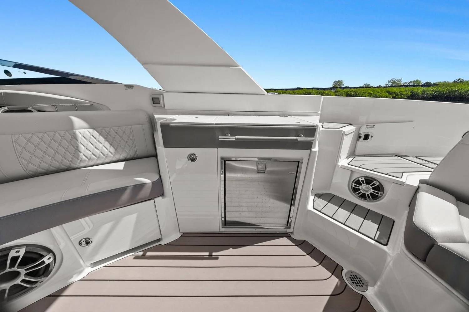 2023 Sea Ray SLX 350 OB Image Thumbnail #26