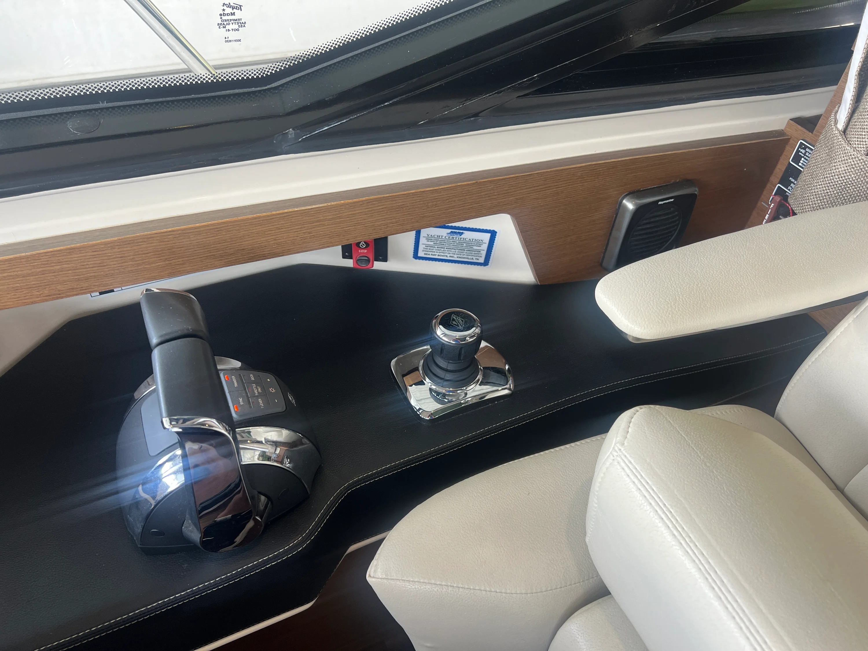 2015 Sea Ray 510 SUNDANCER Image Thumbnail #11