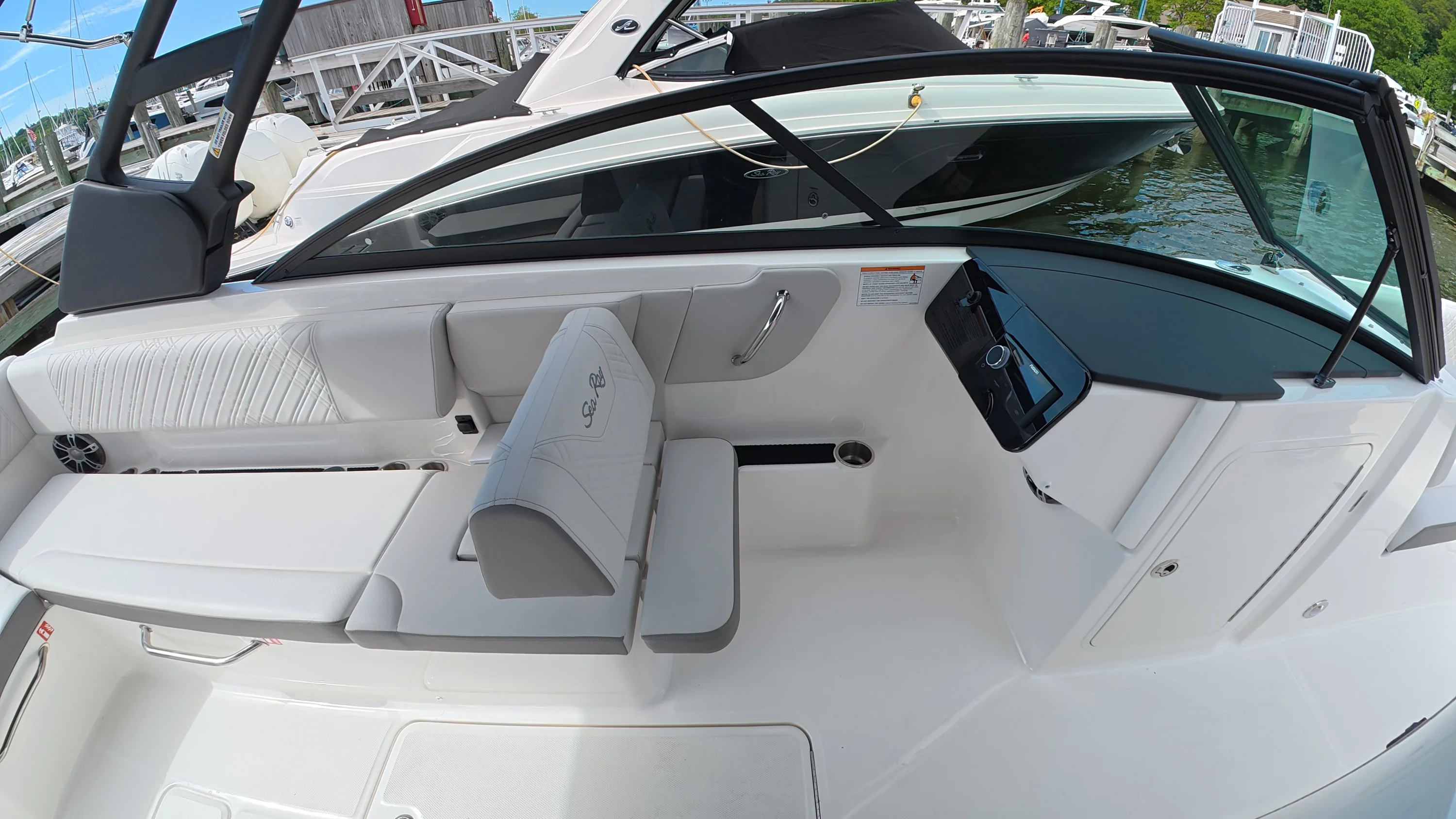 2025 Sea Ray SDX 270 Outboard Image Thumbnail #19