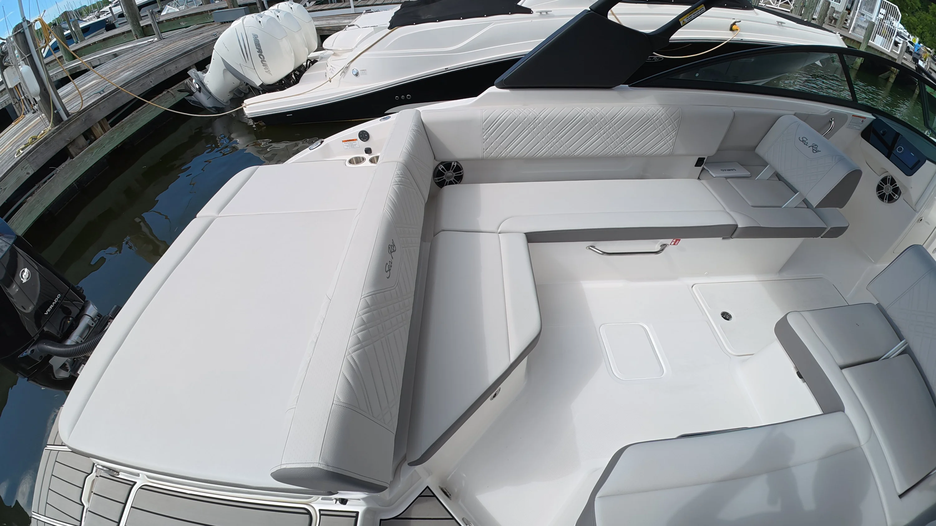 2025 Sea Ray SDX 270 Outboard Image Thumbnail #13