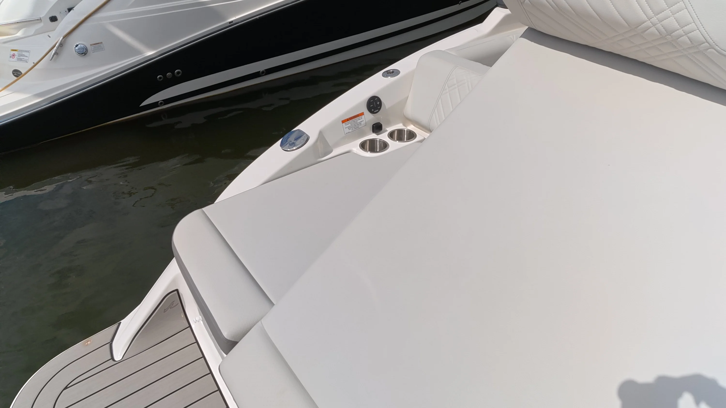 2025 Sea Ray SDX 270 Outboard Image Thumbnail #7