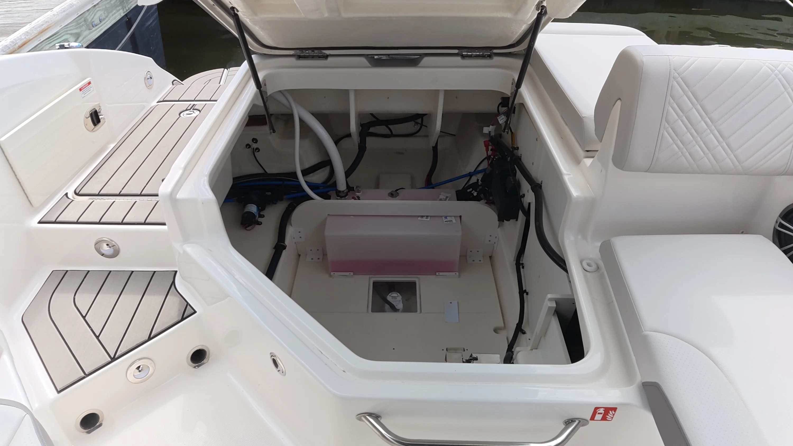 2025 Sea Ray SDX 270 Outboard Image Thumbnail #10