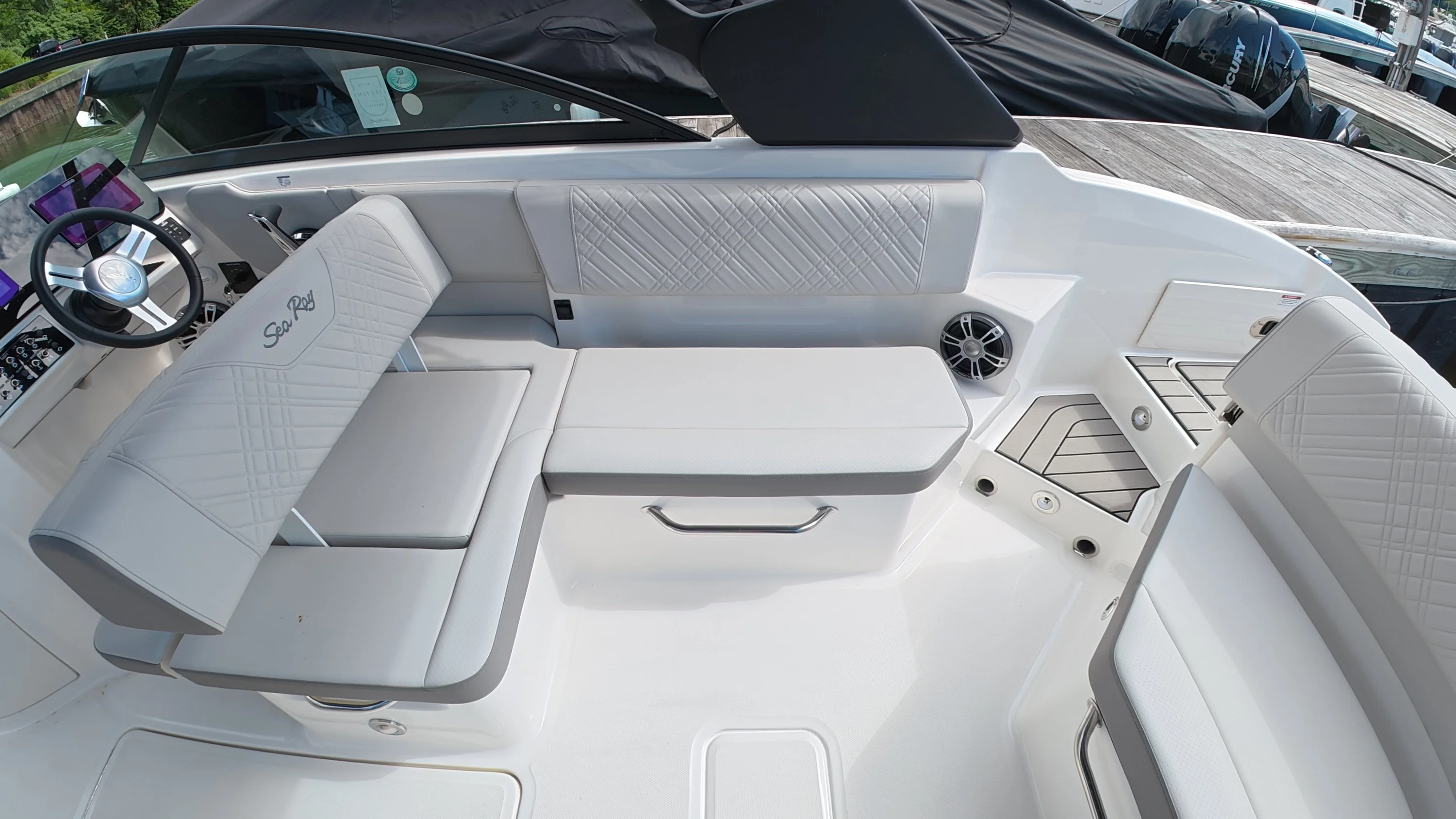 2025 Sea Ray SDX 270 Outboard Image Thumbnail #14