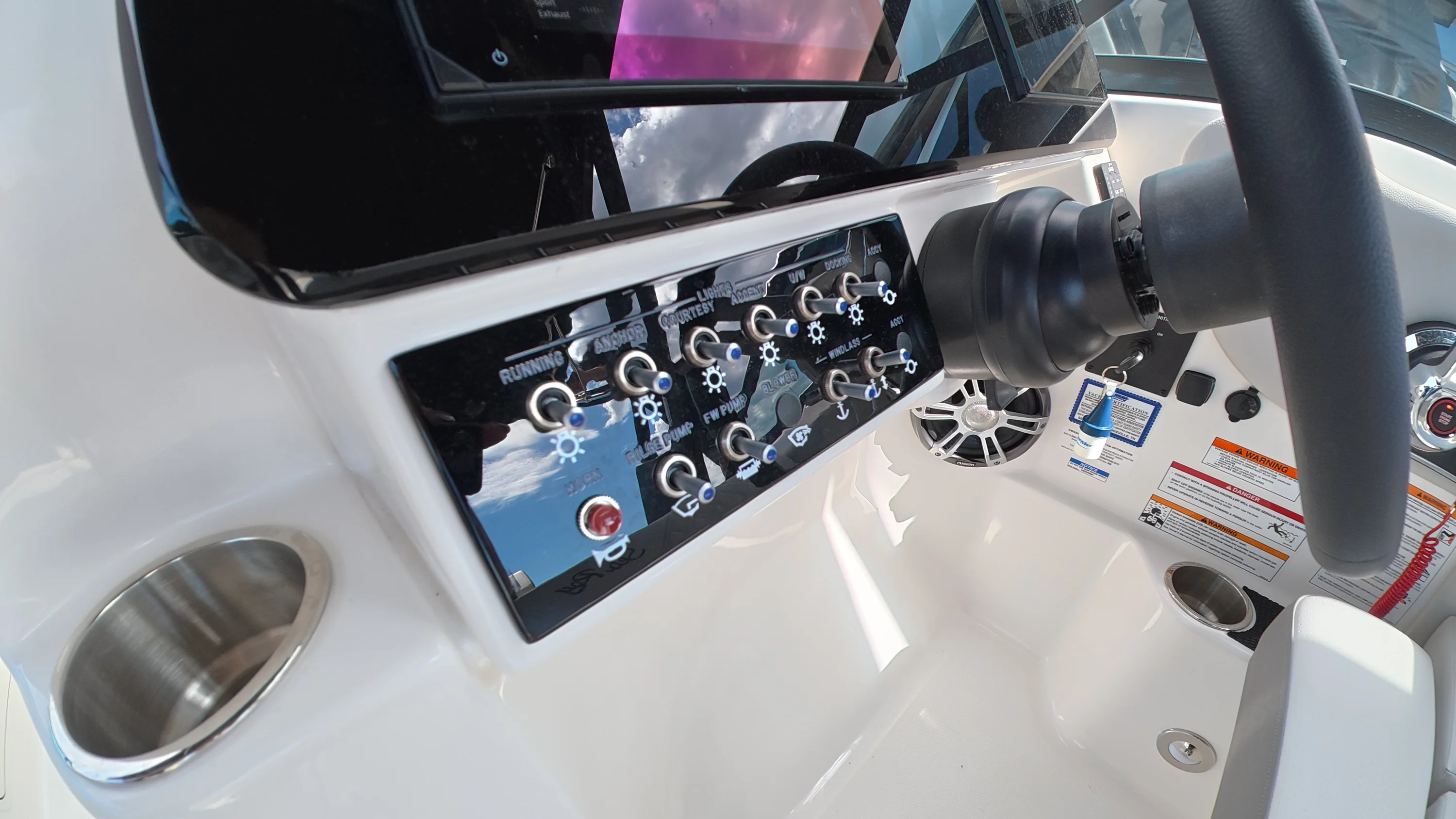 2025 Sea Ray SDX 270 Outboard Image Thumbnail #31