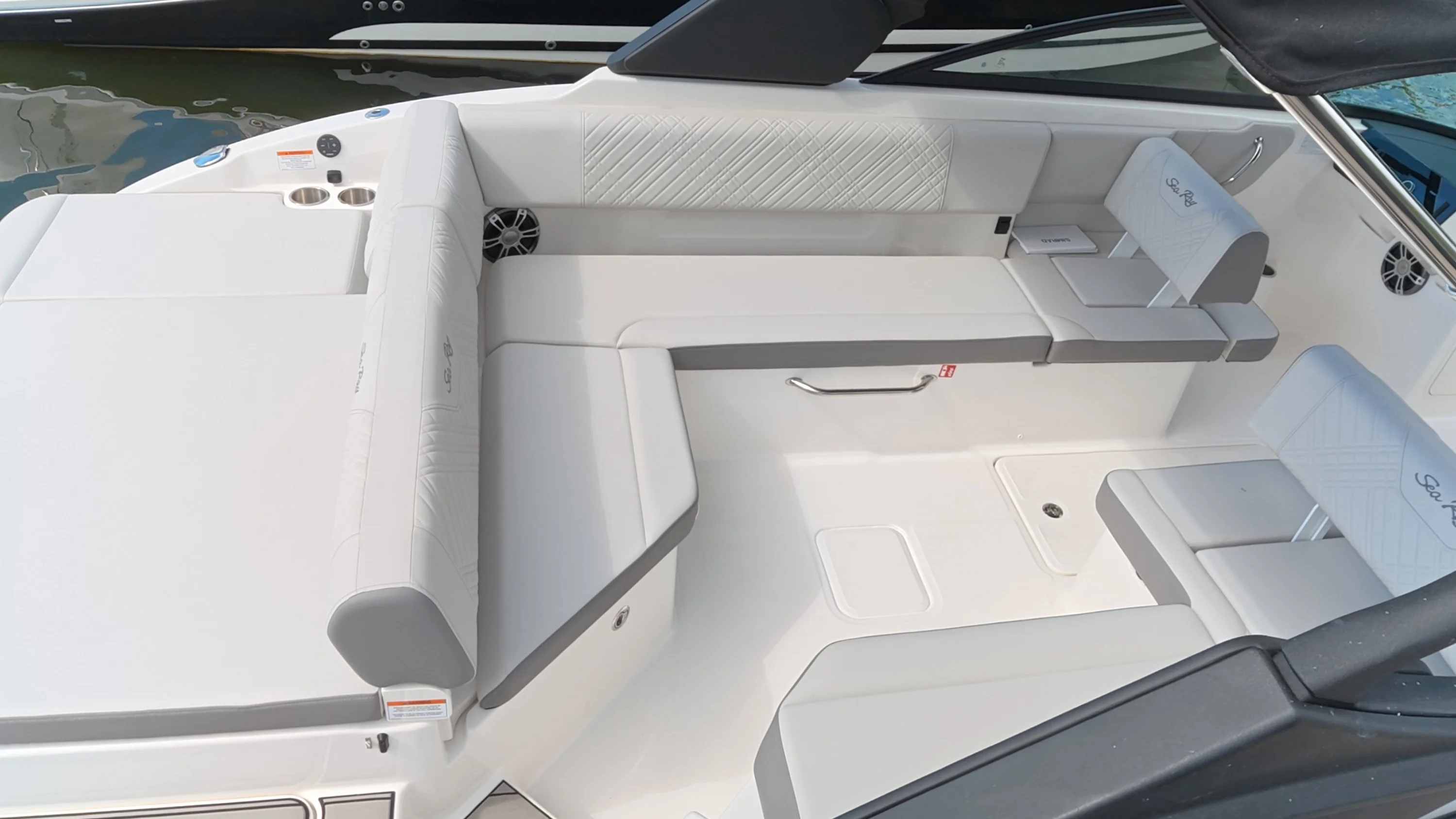 2025 Sea Ray SDX 270 Outboard Image Thumbnail #8
