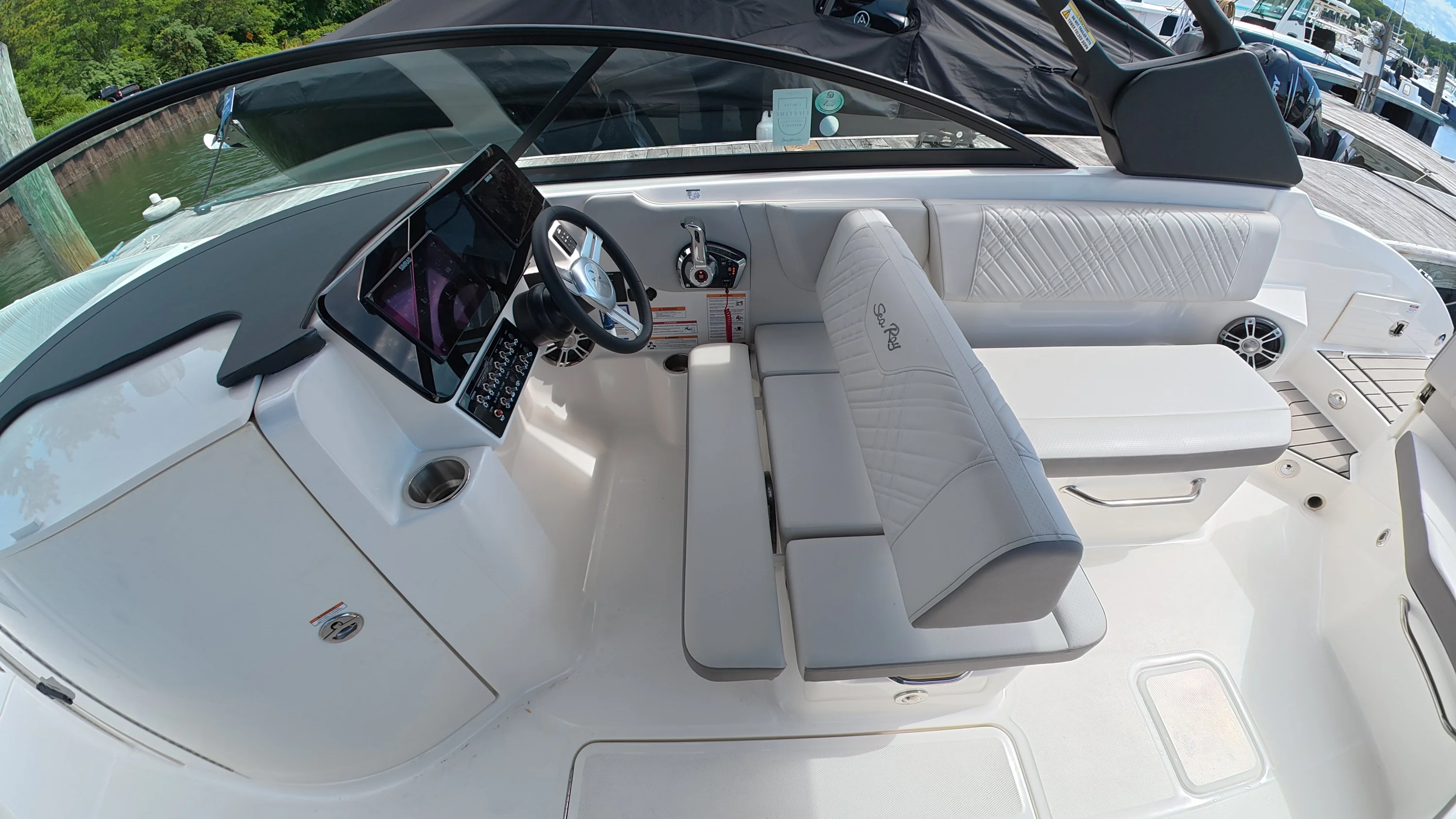 2025 Sea Ray SDX 270 Outboard Image Thumbnail #15