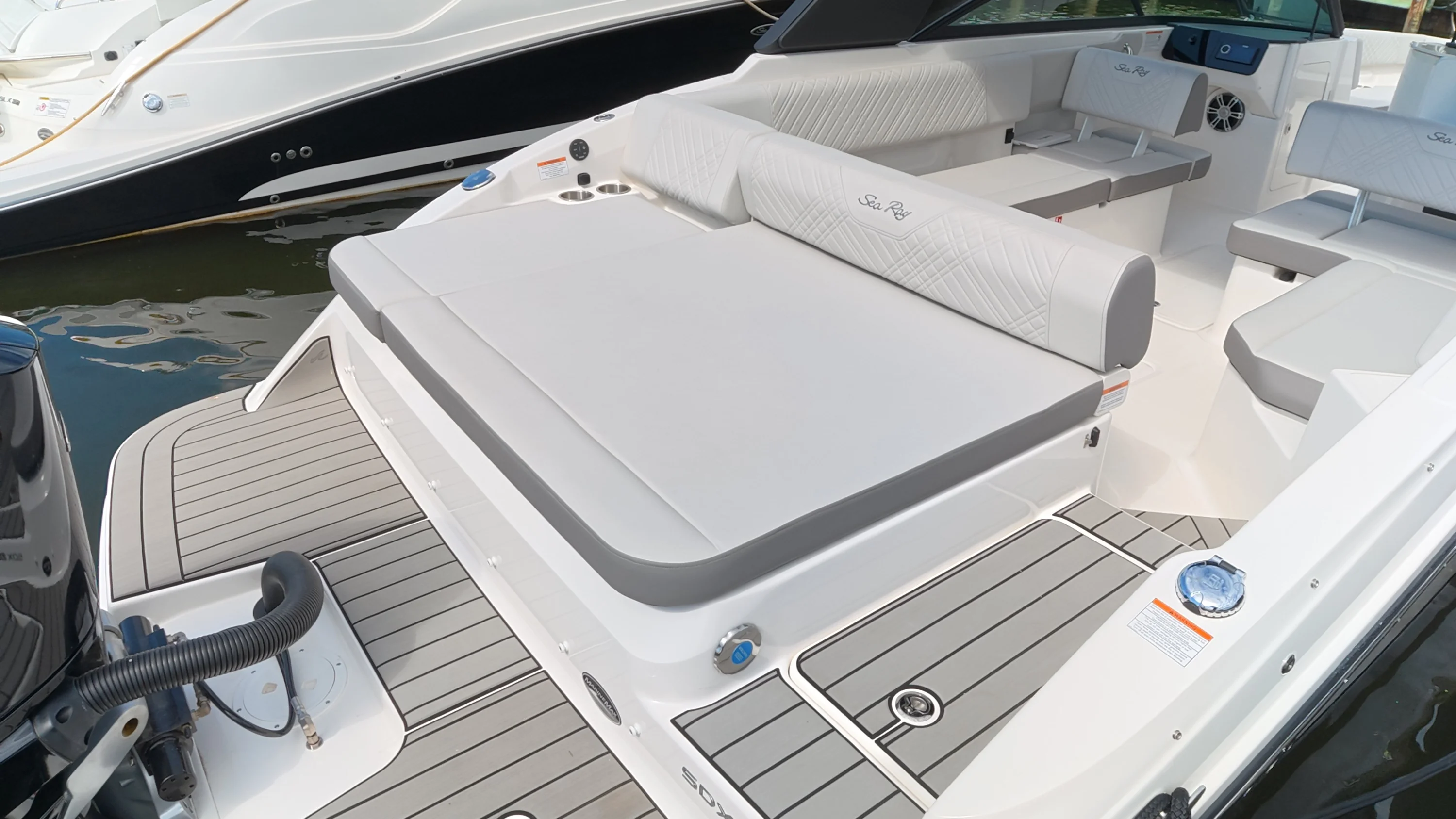 2025 Sea Ray SDX 270 Outboard Image Thumbnail #6