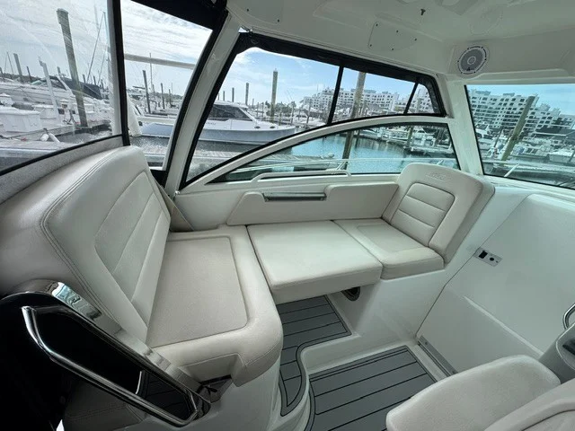 2016 Boston Whaler 315 CONQUEST Image Thumbnail #11